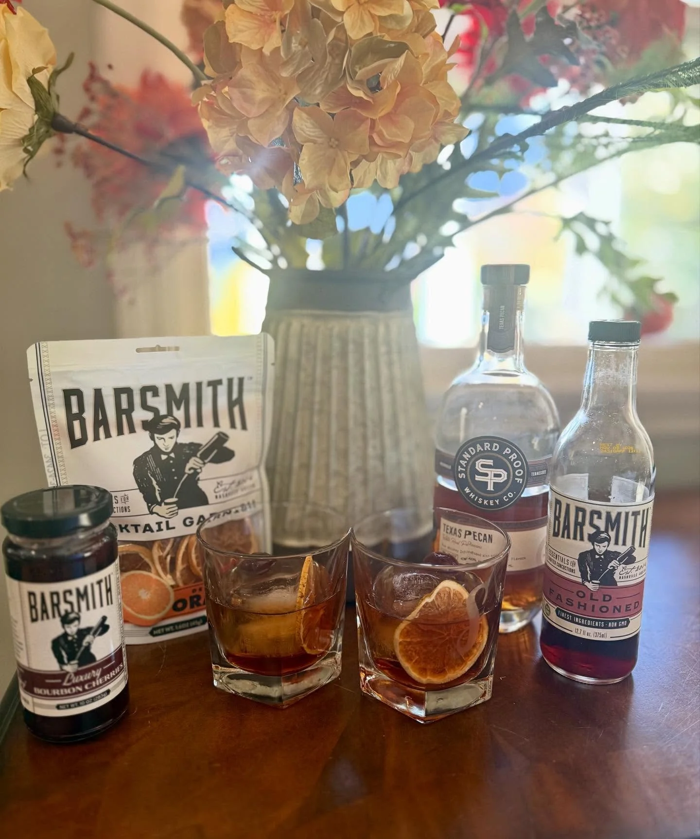 November&rsquo;s made for slowing down, warming up, and sipping something classic. An old fashioned just feels right. 🥃🍂🍊 #standardproof #barsmith
