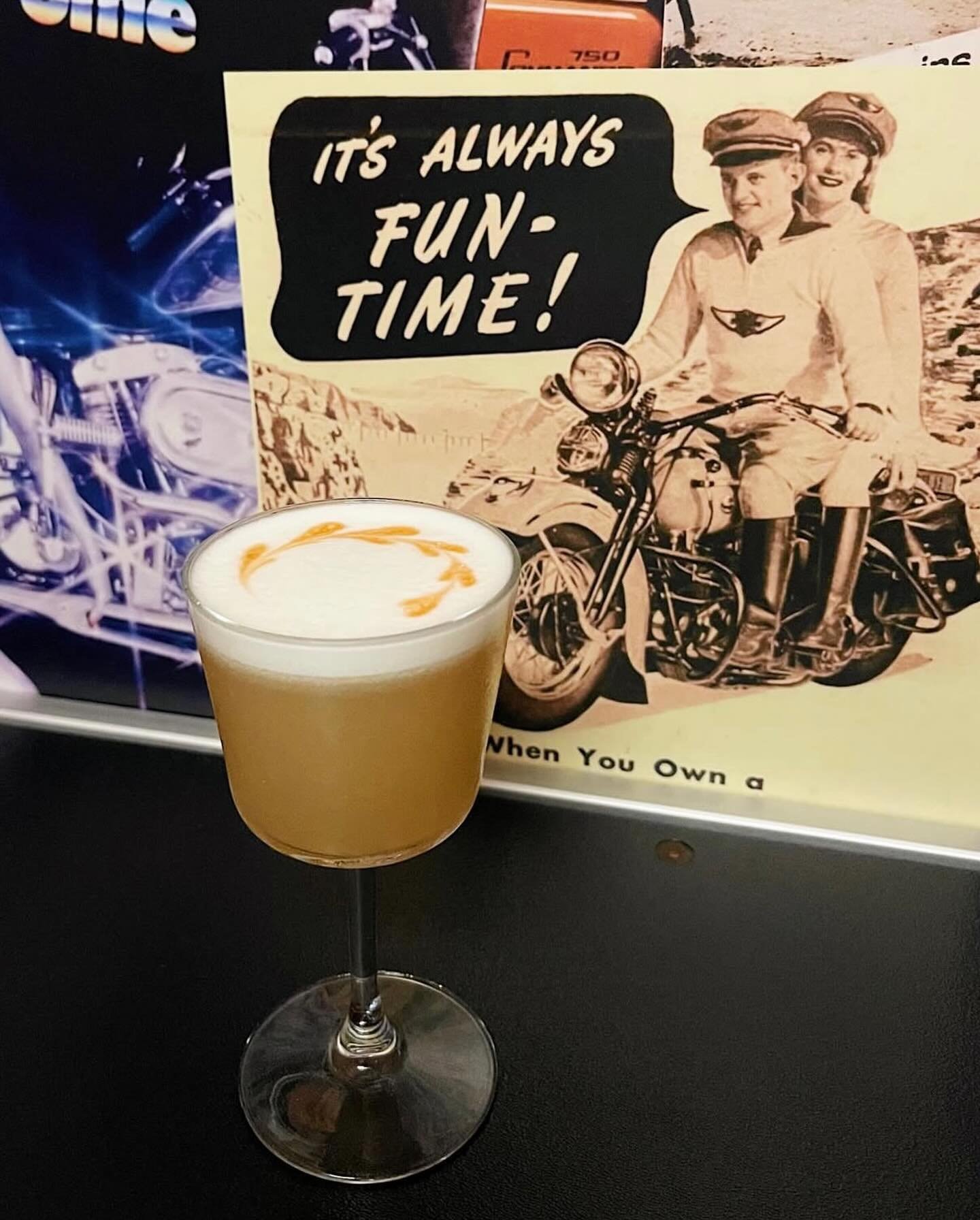 First full week of January ✅
Now it&rsquo;s time to ease back into the groove. Swing by the tasting room for a Whiskey Sour made with our pineapple house infused rye. 😋🍍🥃 Trust us&mdash;it&rsquo;s not your typical sour. #cheers #happymonday #stand