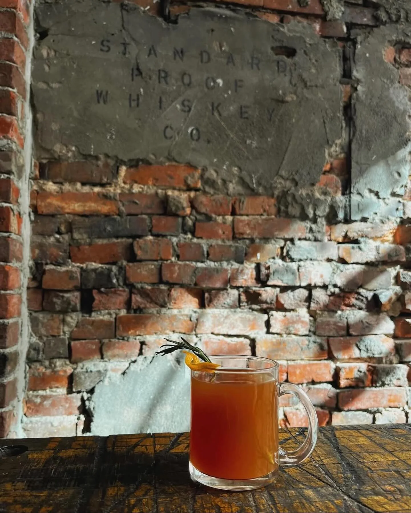 Happy Whiskey Wednesday! 🥃 Last day of the week for ✨all day✨ happy hour. We may not have gotten that northeastern winter weather (thank goodness 😅) but we still have some warm drinks for you! ☺️ See you soon. #cheers