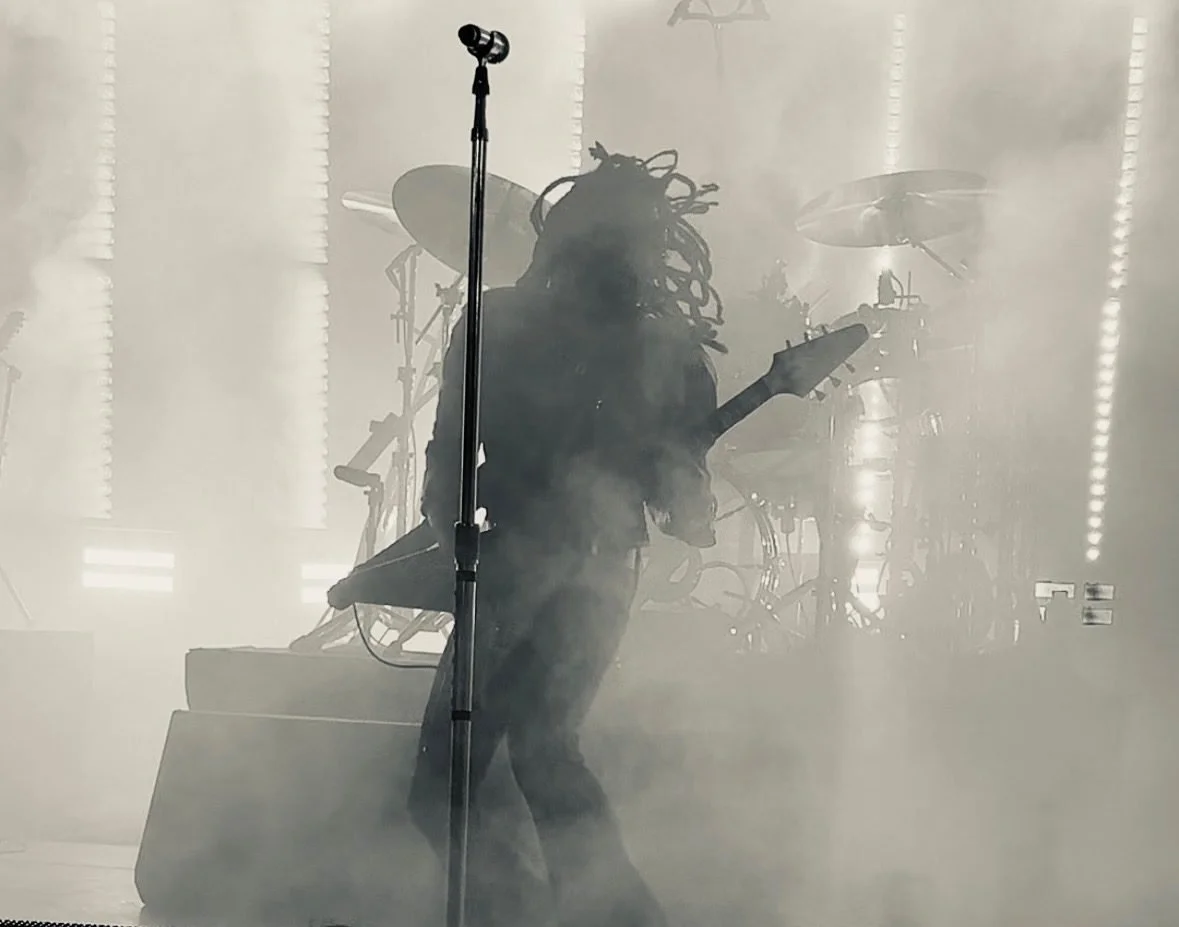 Lenny Kravitz on stage in fog, guitar in hand. Photo credit: Paul Casey Puckett.