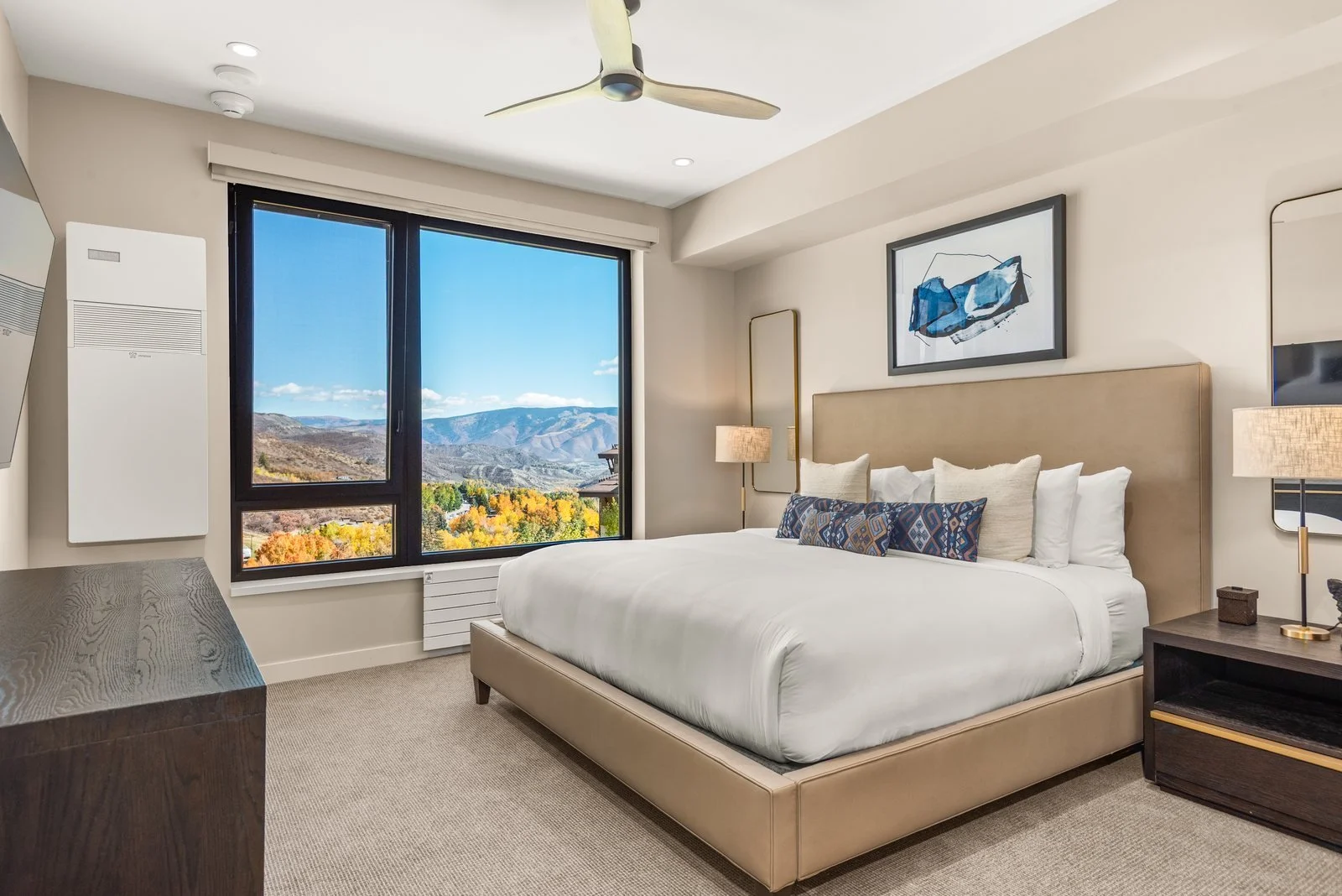 07_offmarket_primary-bedroom.jpg
