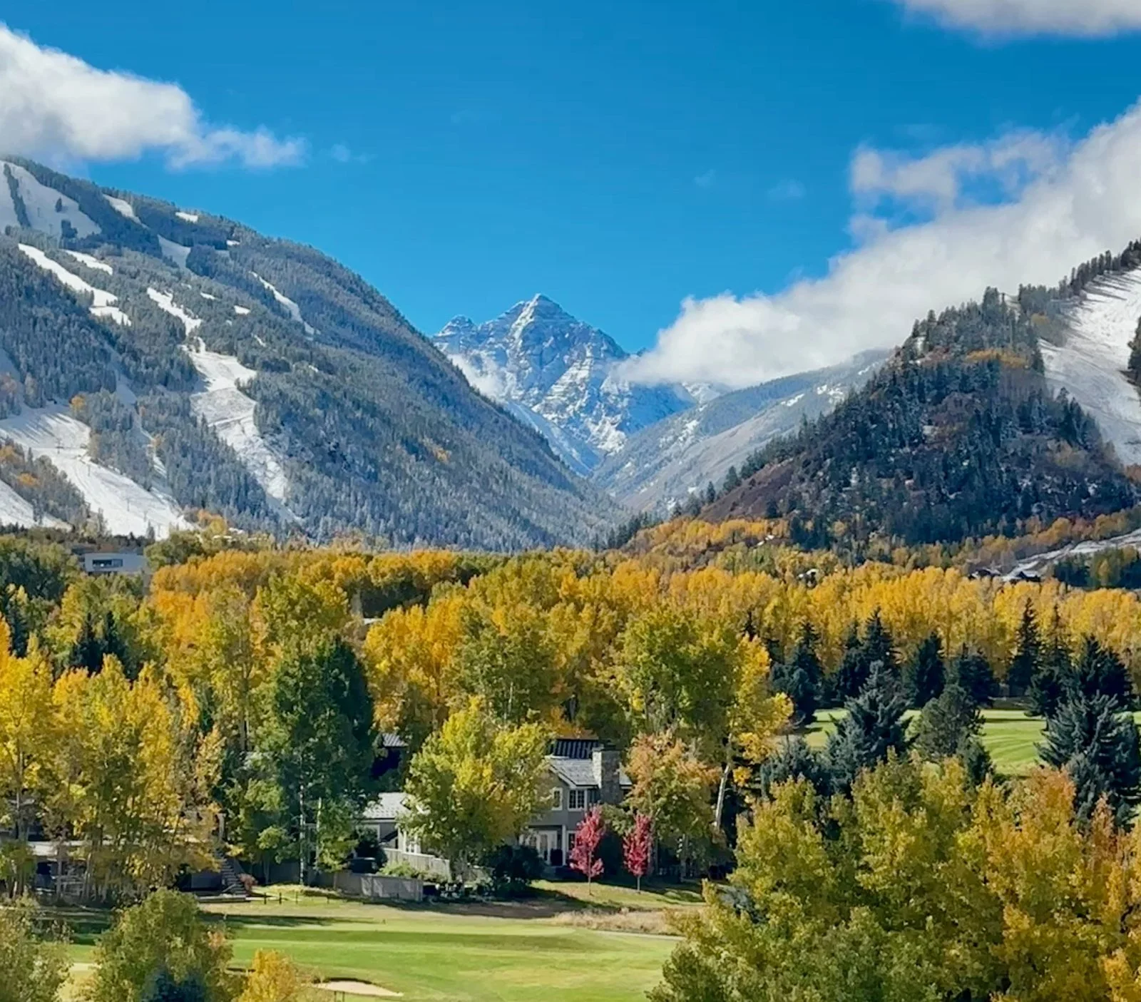 13_autumn_golf-maroon-bells.jpg