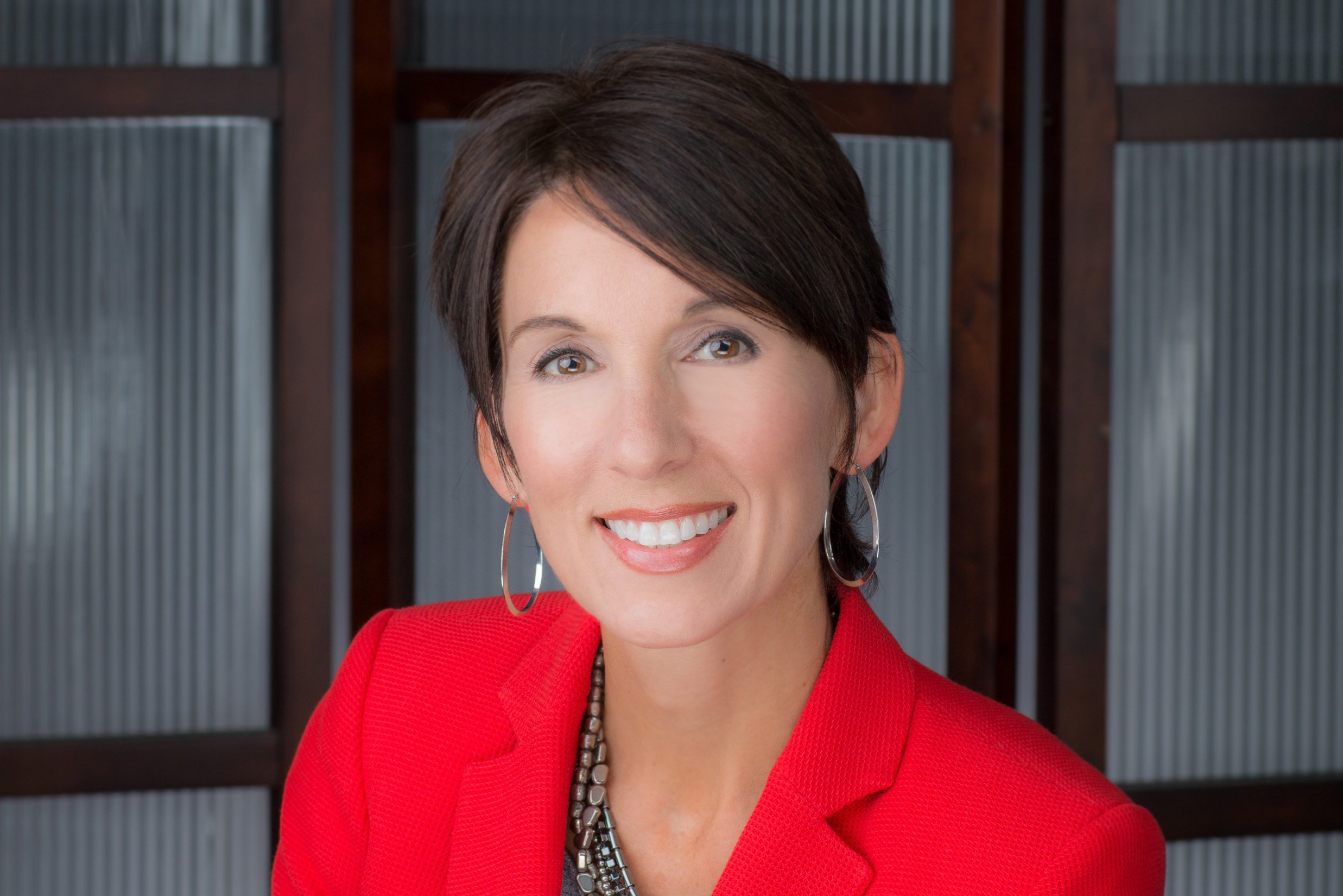 Real Pro vs. Robot Photo: Why a Professional Headshot Still Wins Over AI