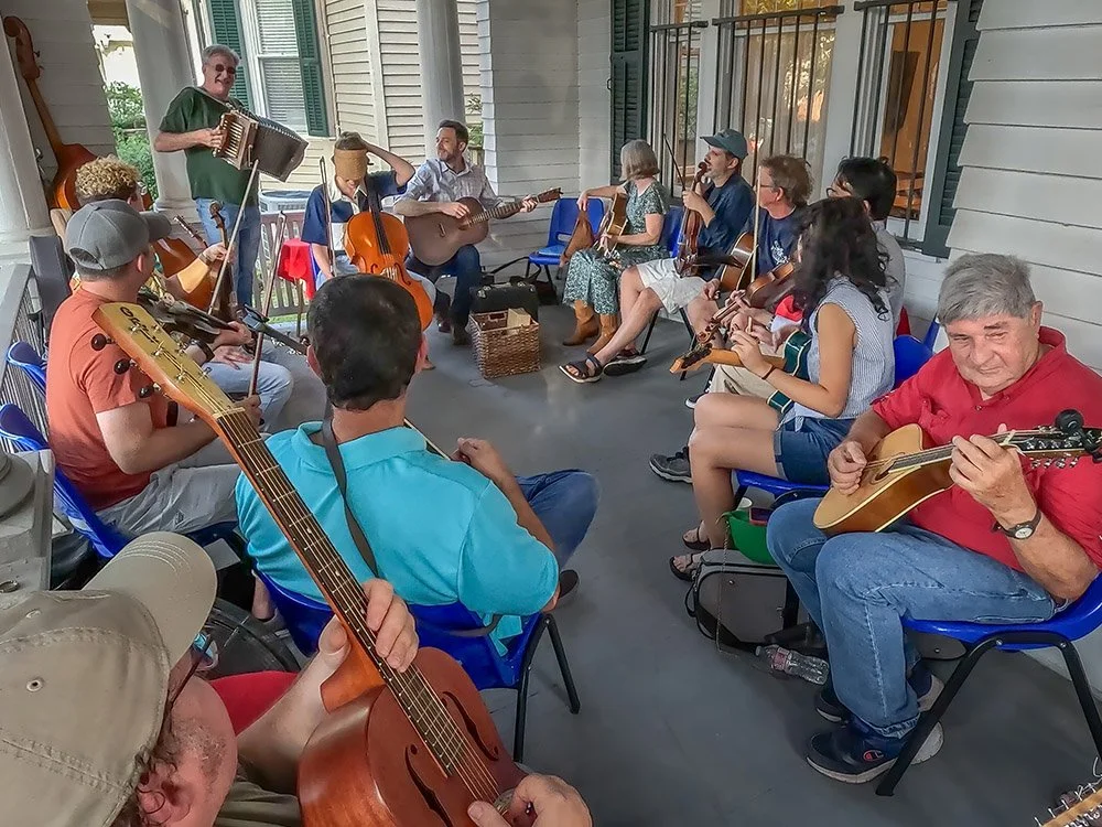 New_Orleans_Cajun_Music_06_Musicians_1000x750.jpg