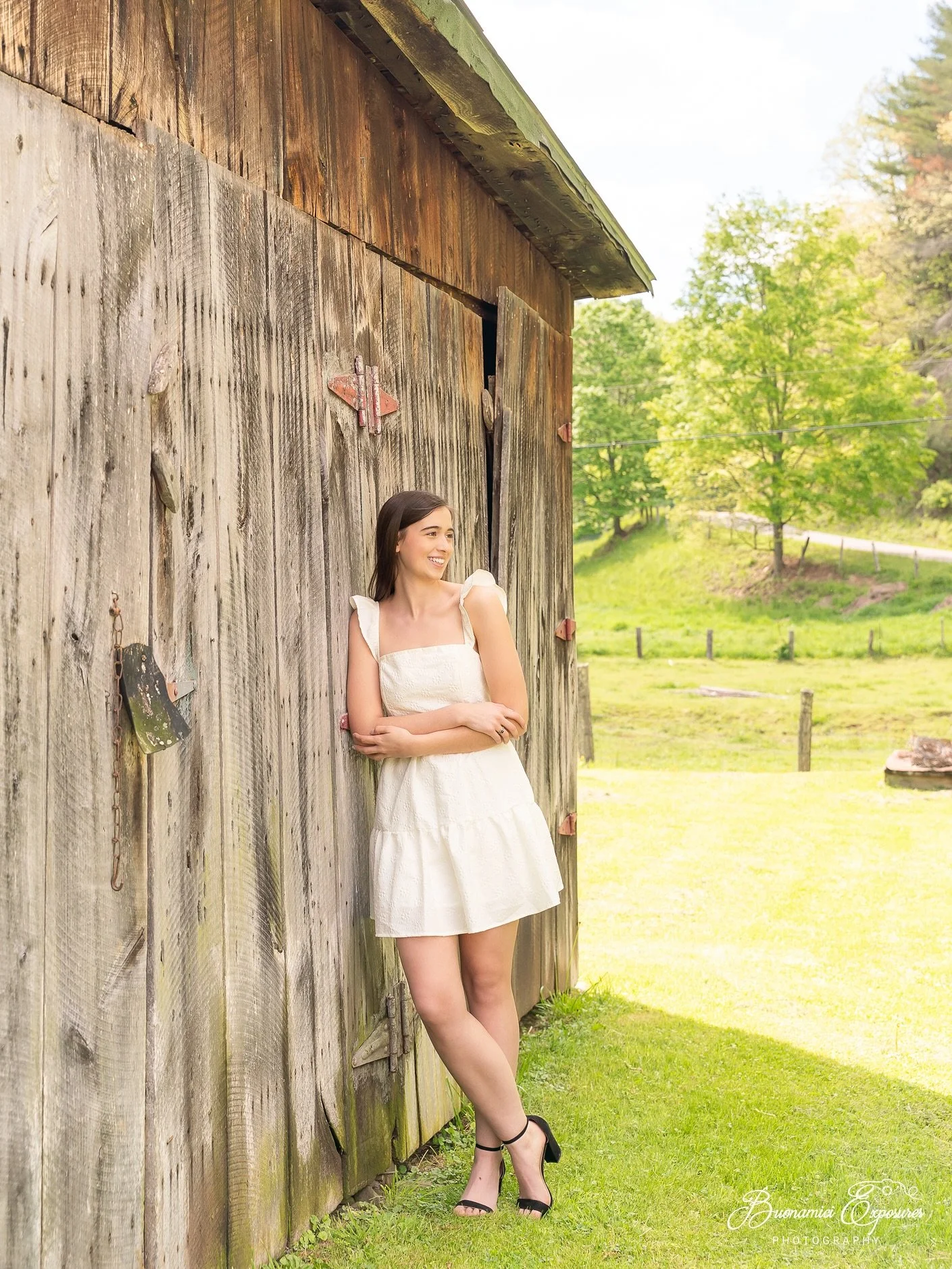 A sunny day on Kathryn’s family farm was the perfect backdrop for this beautiful senior session. Congratulations on your graduation! πβοΈβ¨
•
•
•
•
•
•
#BuonamiciExposures #BuonamiciExposuresPhotography
#wvphotograp