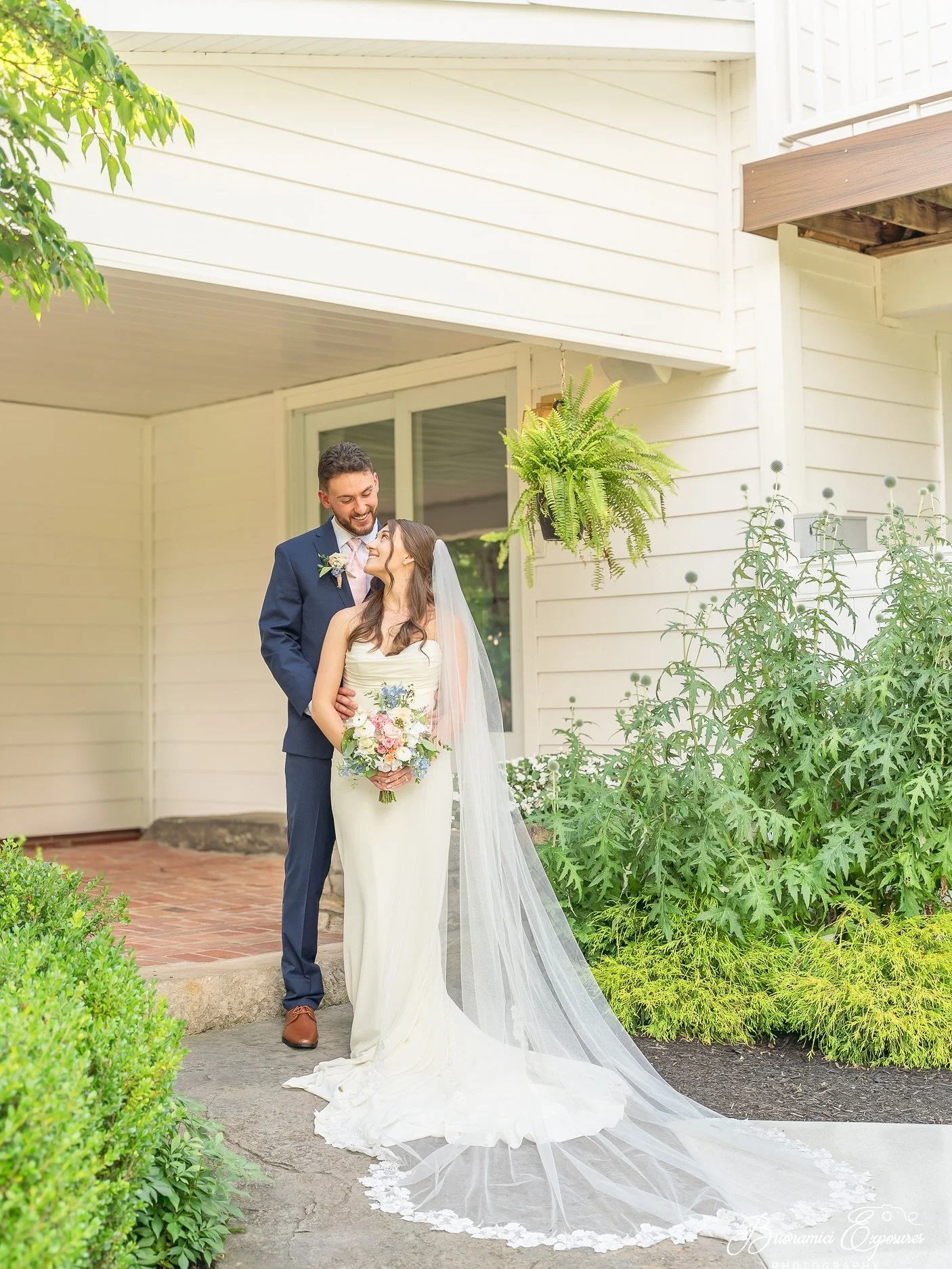 A wedding full of vibrant moments and endless loveπ — Devin + Brody looked absolutely stunning at The Ellis House on 6.26.25.πΈπΏ
•
πΈ Photography: @buonamiciexposures 
π Venue: @_theellishouse 
π Florals: Carol Bosley
•
•
&bu