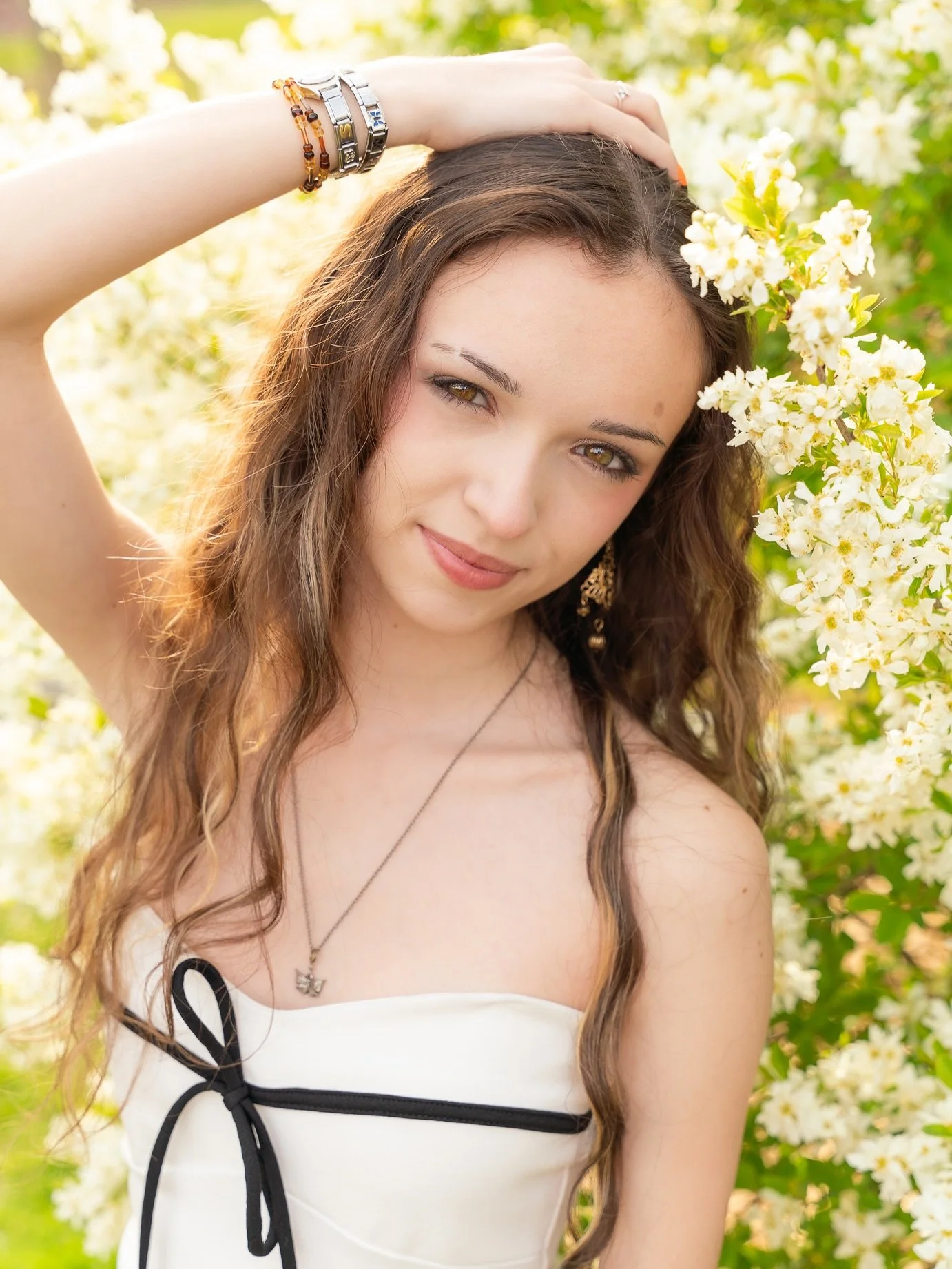 The perfect glow for a beautiful senior session with Audrina!π¦β¨βοΈ 
•
•
•
•
•
•
#BuonamiciExposures #BuonamiciExposuresPhotography
#wvphotographer #morgantownwv #seniorszn #senior2025 #senioryearmagazine #seniorMUSE #sen