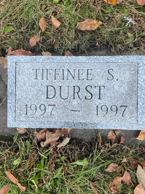 Headstone-and-Blooms-Gravestone-cleaning-durst-after.jpg