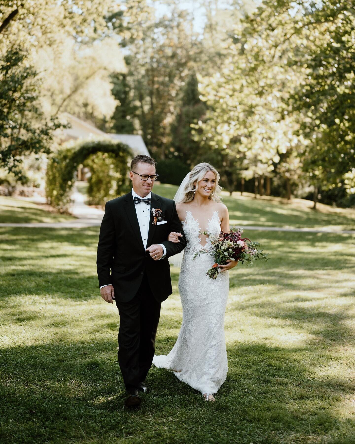 Spring is in the air and I&rsquo;m getting so excited for sun soaked wedding days spent with your favorite people! 

Shot with @caterina_photography 

#elizabethtownpa #elizabethtownpaphotographer #lancasterweddingphotographer #yorkweddingphotographe