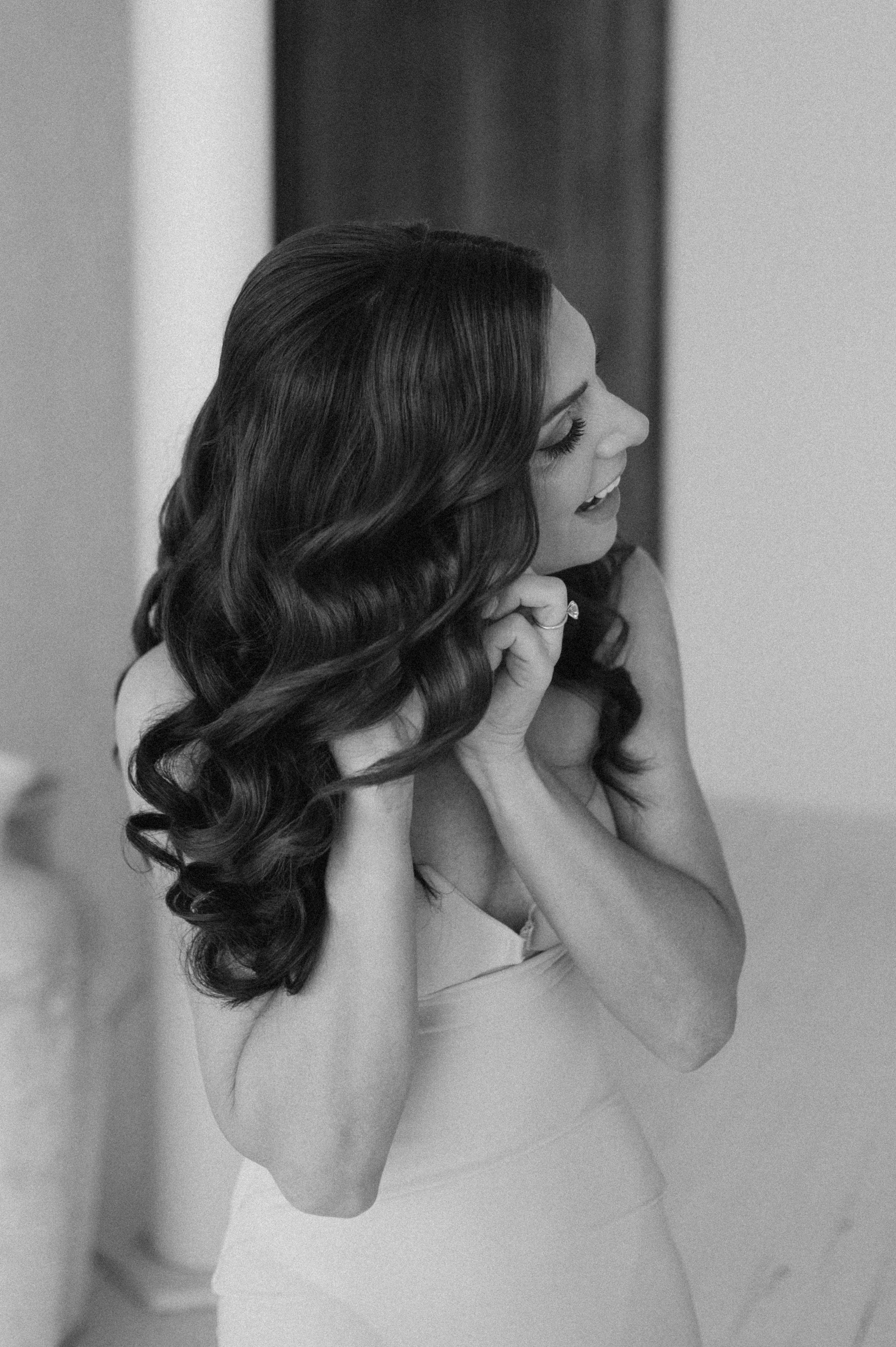 modern-bride-getting-ready-central-pennsylvania-wedding.jpg