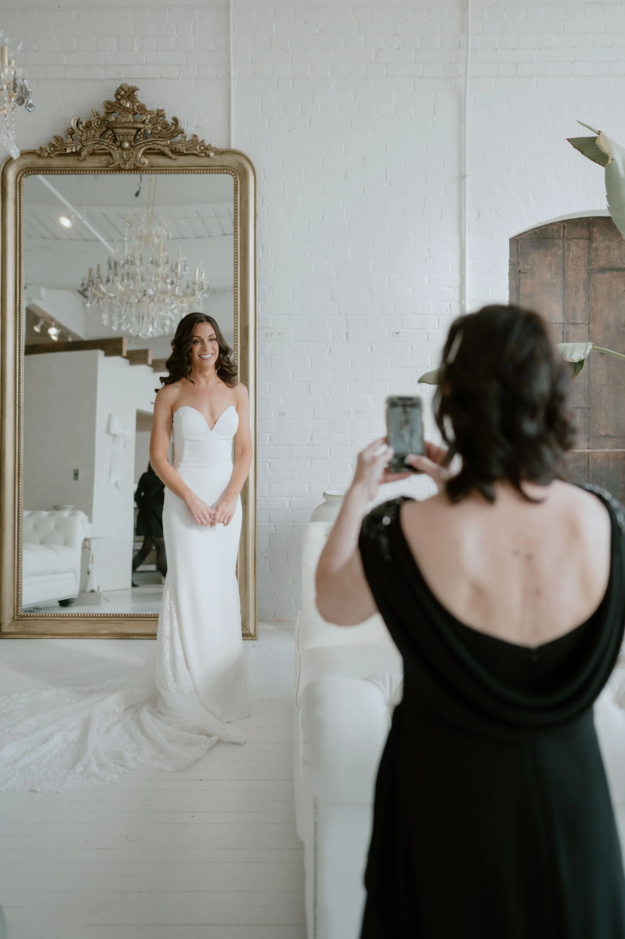 real-wedding-day-moments-getting-ready-central-pa.jpg