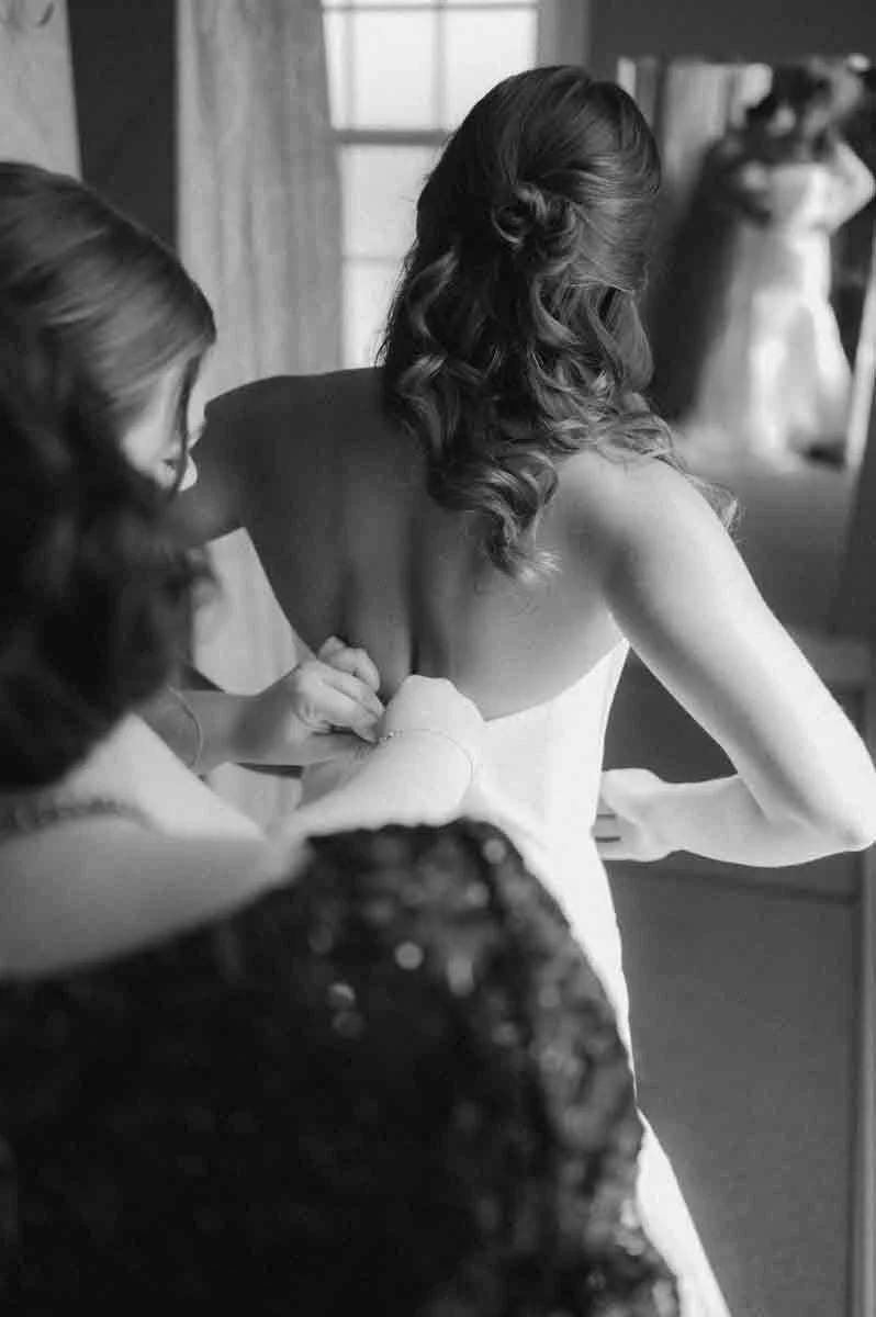 getting-ready-bride-scranton-country-club.jpg