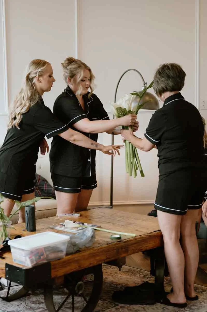 bouquet-making-wedding-morning.jpg