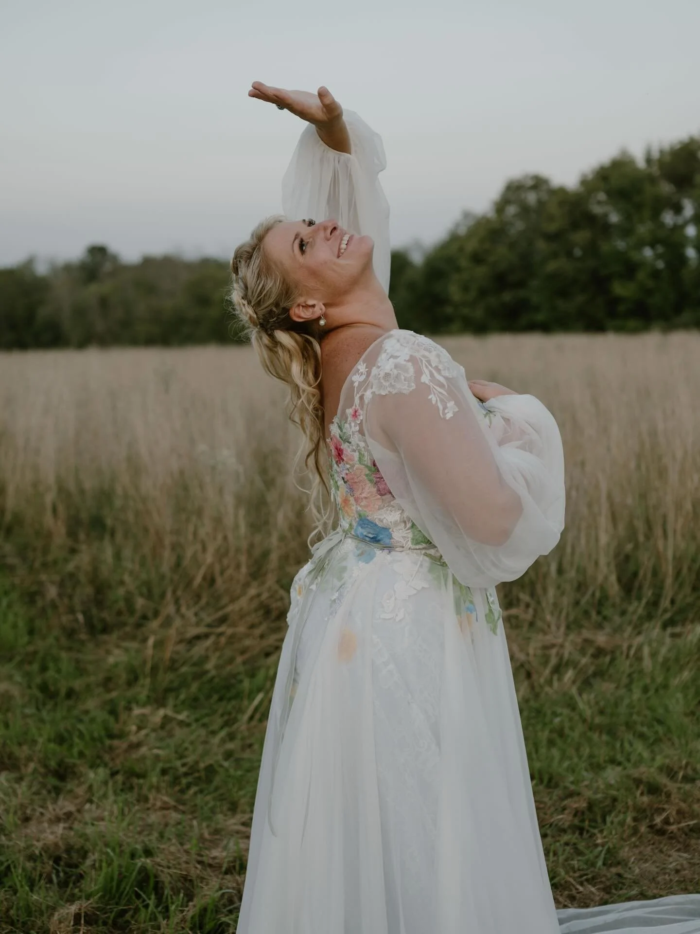 Capturing Kate&rsquo;s energy on camera was a study of form &amp; embodied movement. 

Her energy &amp; joy was so tangible  in the way she moved through the day wholeheartedly. 

I loved the playfulness &amp; openness she approached her wedding expe