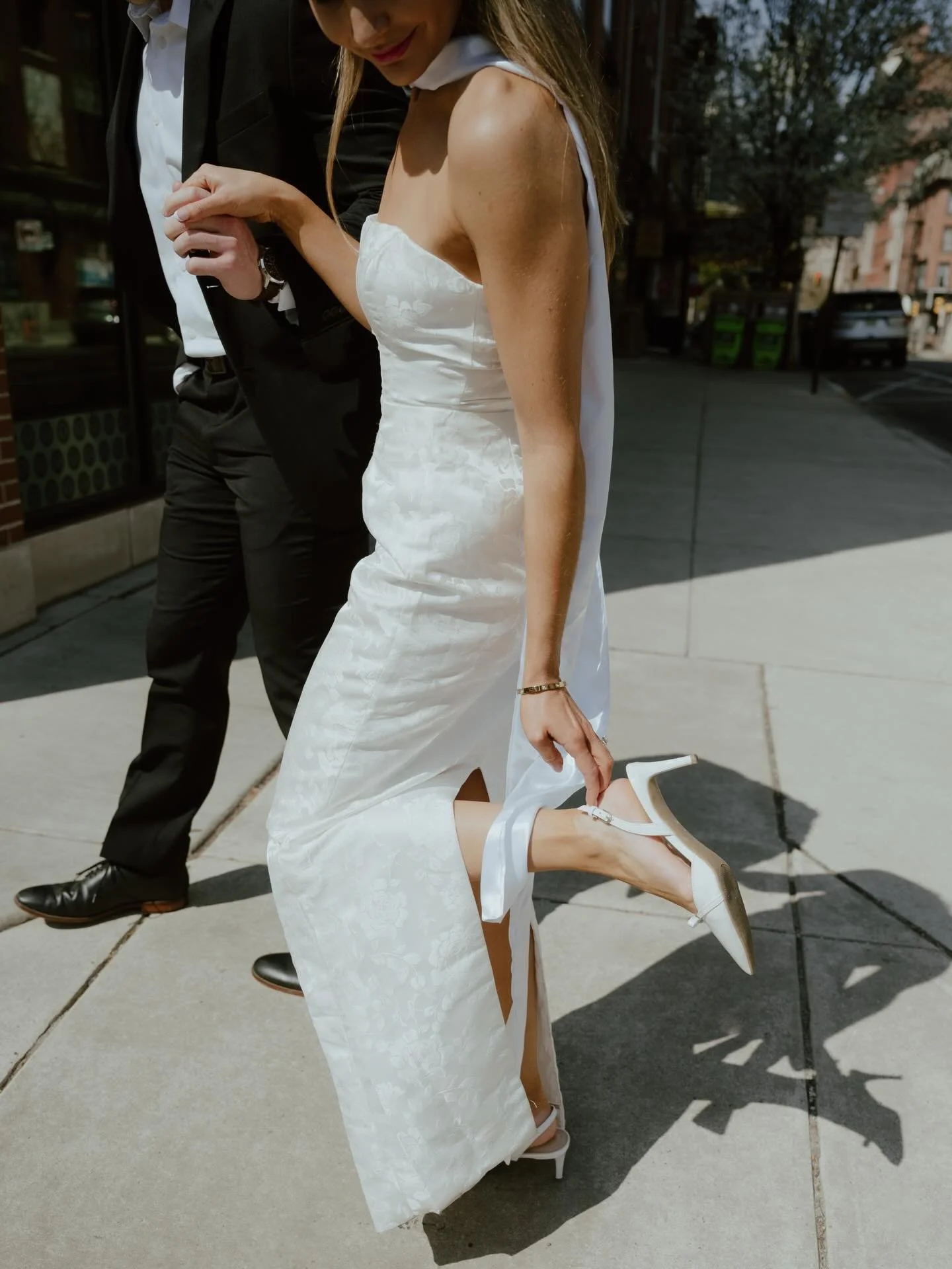 A dreamy spring morning perfectly spent exploring  pieces of Old City in Philadelphia that felt like home with Mara &amp; Gus. 

Between the light, the spring blooms &amp; the easy going nature of M&amp;G&rsquo;s dynamic, I was purely awestruck by th