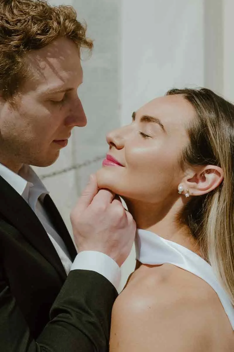 bridal-neck-veil-engagement-photos-philadelphia-.jpg