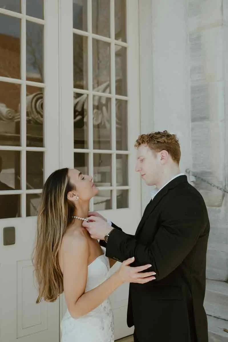 classic-philadelphia-engagement-photos-merchants-exchange.jpg