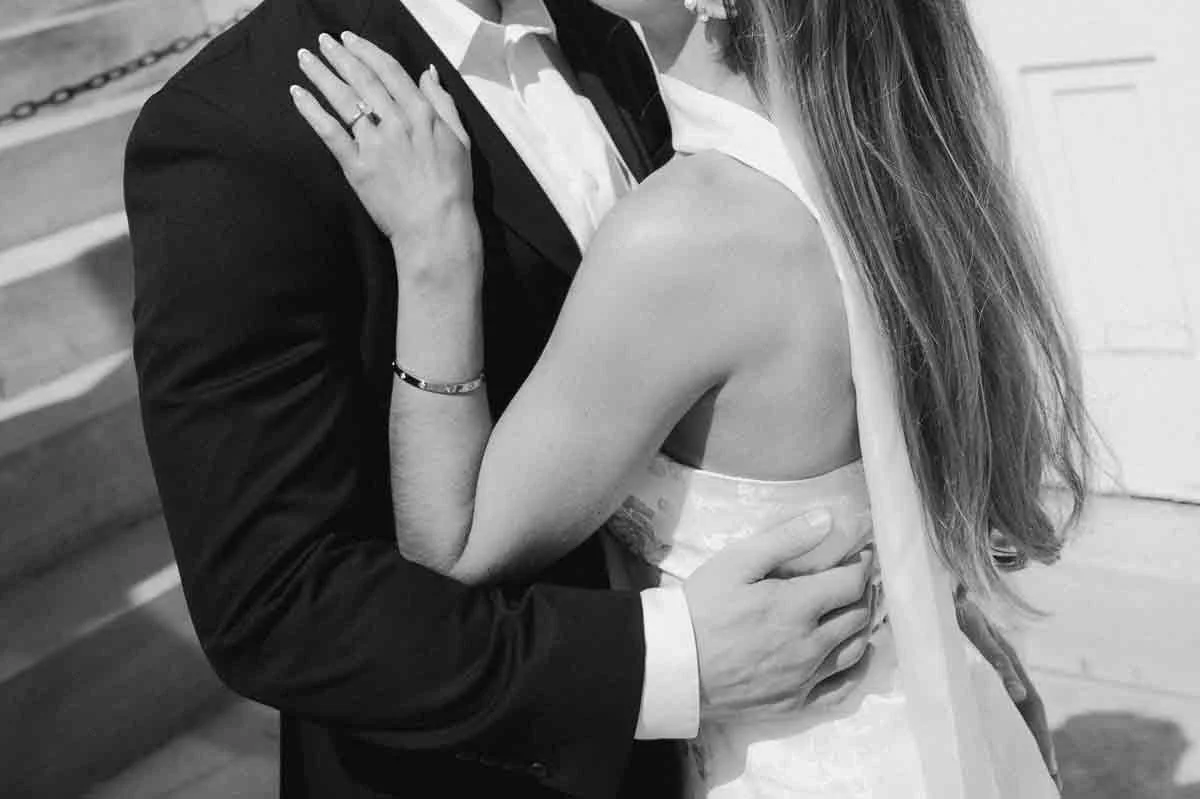 philadelphia-engagement-photos-merchants-exchange-.jpg