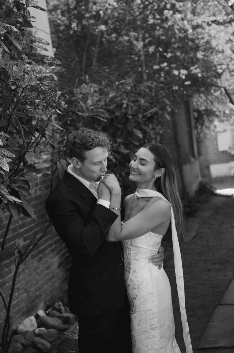 philly-engagement-photographer-elfreths-alley-.jpg