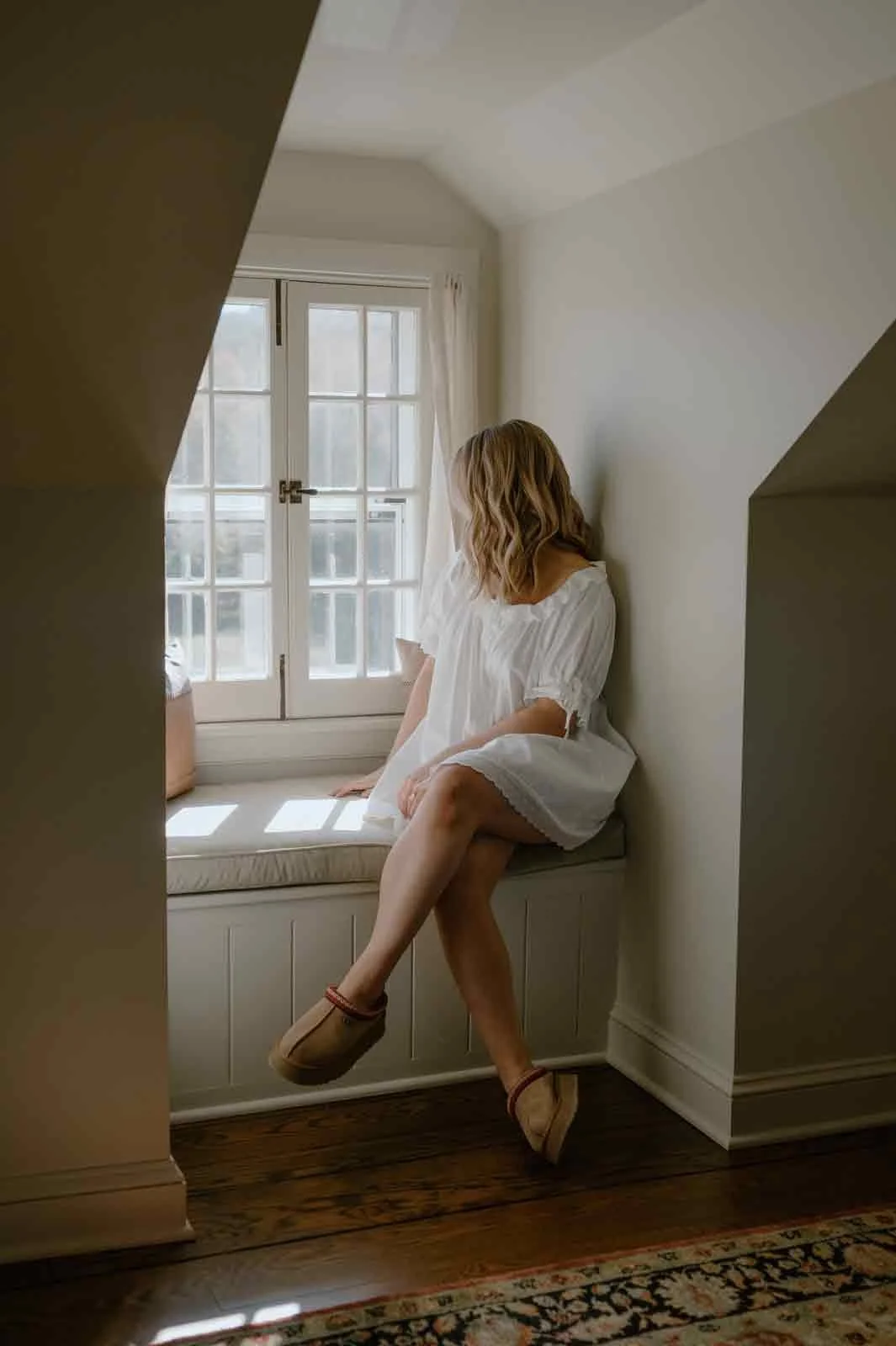 Bride getting ready at Fox Briar Farm inn in Bucks County Pennsylvania