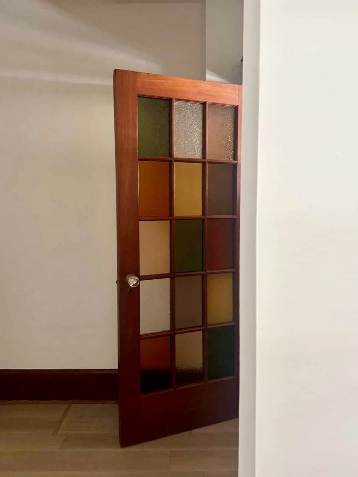 This door is receiving so much love! So I thought I'd share a daytime shot of it in action. We have two more unique doors in the works this week that we're super excited to show you!

#customdoors #restoration #stainedglass #interiordesign interiors