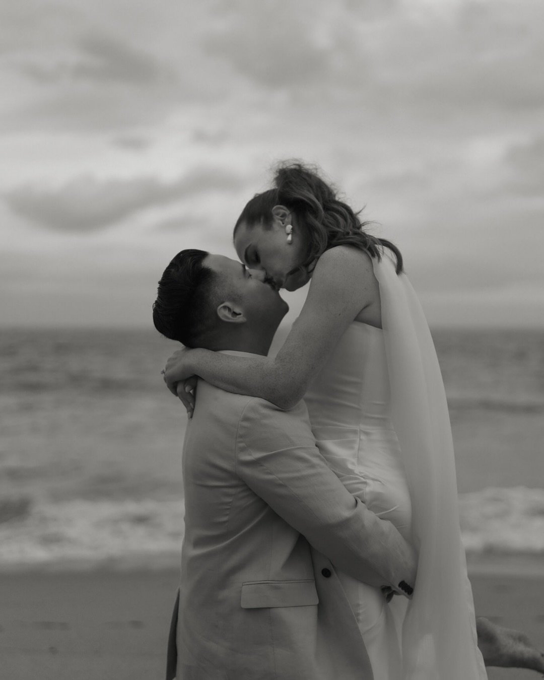 Under Puerto Vallarta sun, these two lovebirds tied the knot surrounded by their biggest fans. 💍 The kind of day where laughter echoed, happy tears flowed, and love stole the spotlight.

From the golden sunset to the endless smiles, it was pure magi