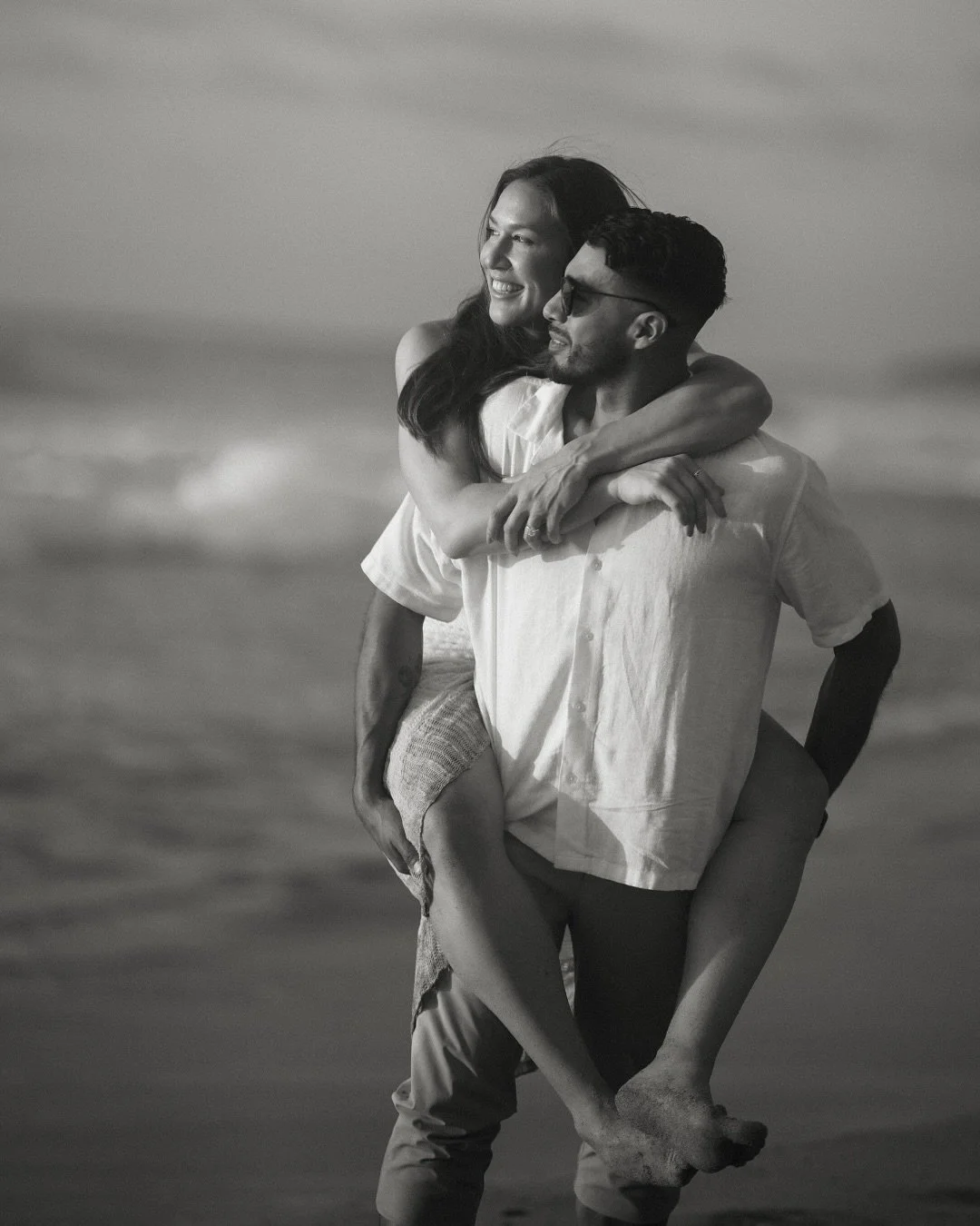 &ldquo;Golden hour, ocean breeze, and love all around &ndash; Sally &amp; Gustavo&rsquo;s engagement in Sayulita.&rdquo; 🌊 

Capturing the magic of your story ✨

Photo &amp; Video:&nbsp;@guillermo.munoz.photo 
Wedding Planner:&nbsp;@younique.bykelle