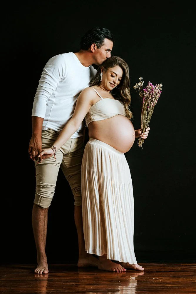 Indoor vs. Outdoor Maternity Sessions: Which Fits Your Style?