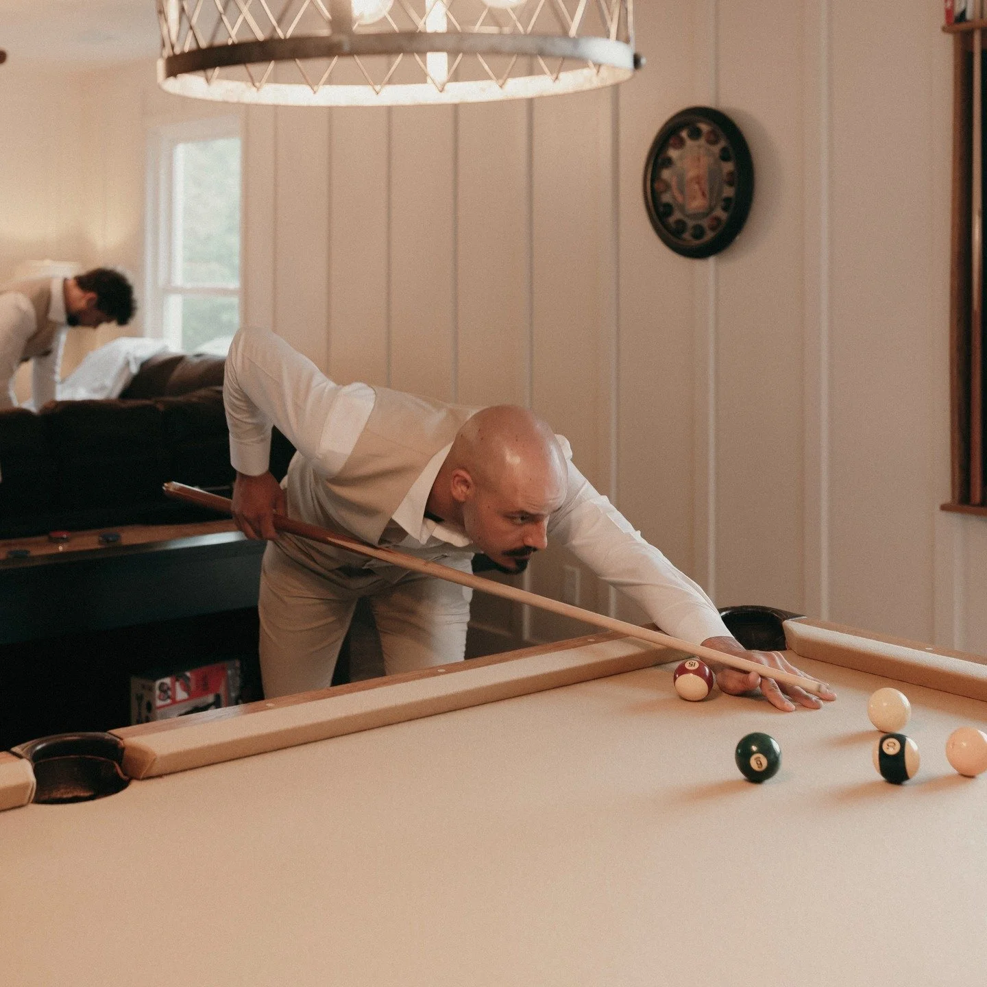 Saturdays are for billiards with the boys, before the big day!🎱🤵

#weddings #indyweddings #indianapoliswedding #ranchwedding #groomsuite 

📷: @emmamason.photos