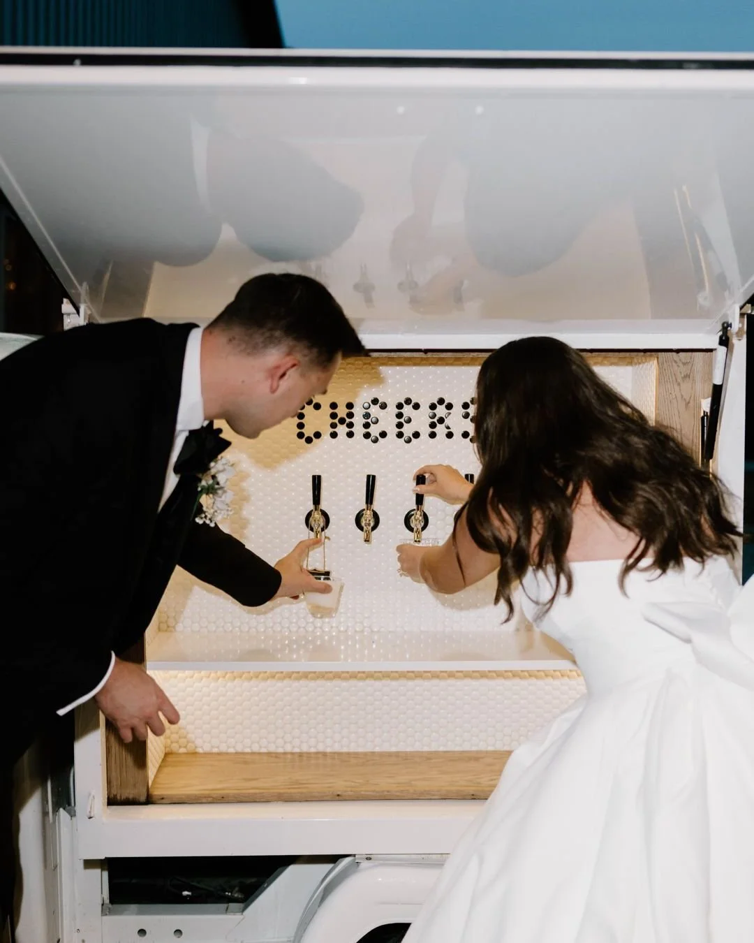 Champagne...I mean, Prosecco problems✨🥂

@theprosec.cotruck was such a hit at Lexie and Travis' wedding, it made the perfect addition to their rainy day cocktail hour💍💓

Tours opening soon, sign up at the link in our bio to be the first to know ✨
