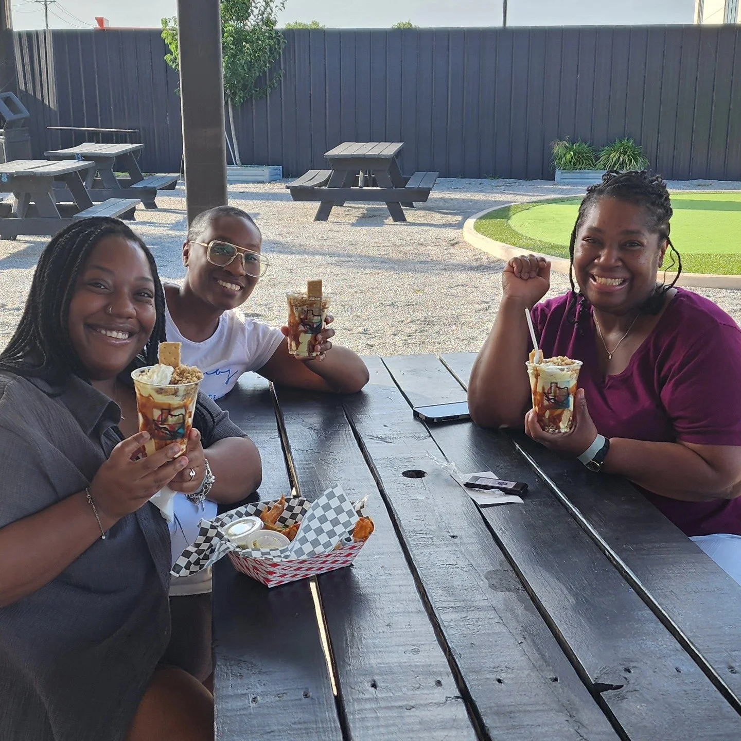 Kick off the weekend with good food, great tunes, and even better company at The Northside! 🎶🍔🍻
🔥 Gourmet Flavors of Texas Llc food truck | 3–9PM
🎸 @everettandthebigdeal live music | 6–9PM
✨ Good times guaranteed with good friends