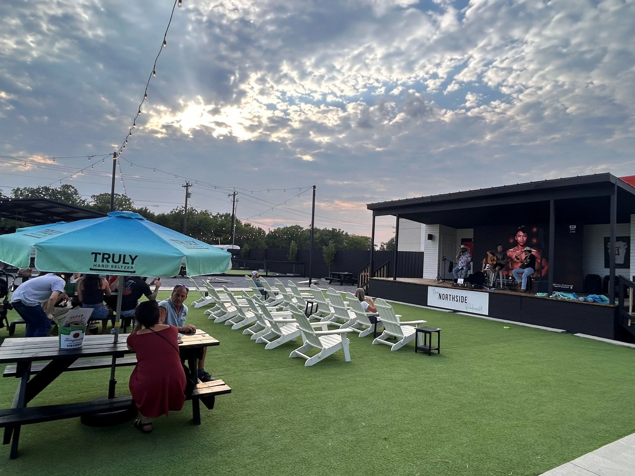 🎶 Friday nights are BIG at The Northside!
Join us for live music by @everettandthebigdeal on stage, delicious eats from @tasteof_jalisco 🌮, and ice-cold drinks to beat the Texas heat! 🍻🔥
Grab your crew and let’s kick off the weekend the r
