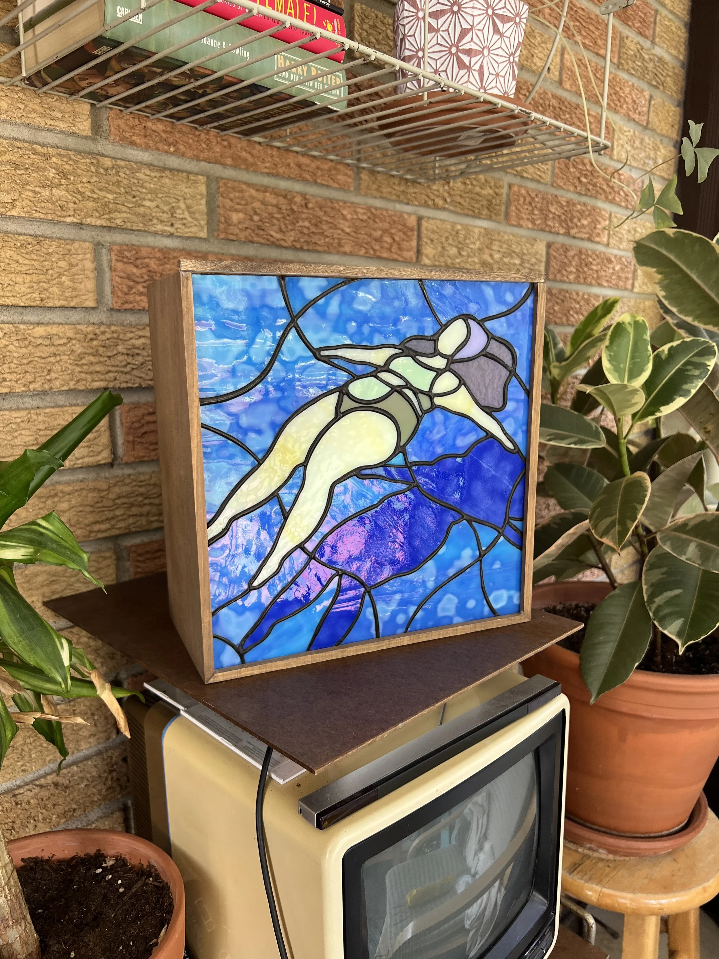 Shadowbox Lamp - Floating (Bliss; green suit)