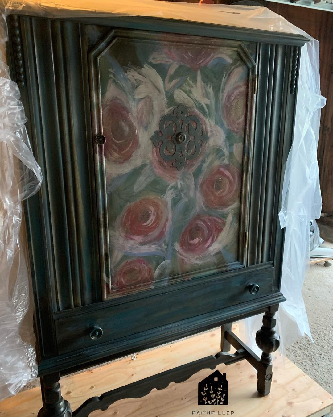 Cottage Core or Shabby Chic decor in Camillus, NY, Upstate New York, 