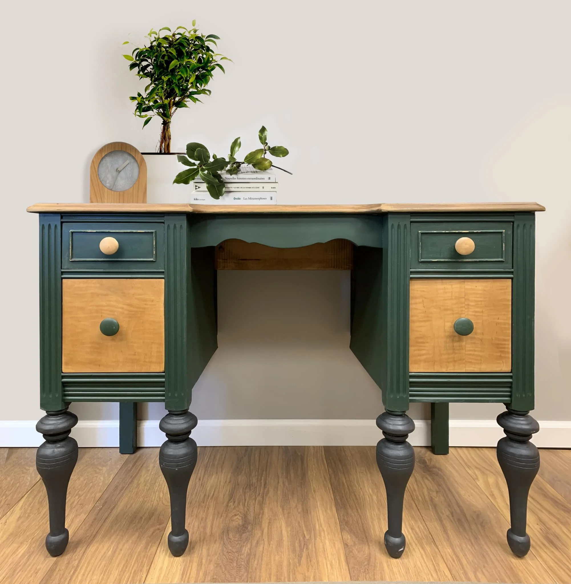 Cottage Core or Shabby Chic decor in Camillus, NY, Upstate New York, 