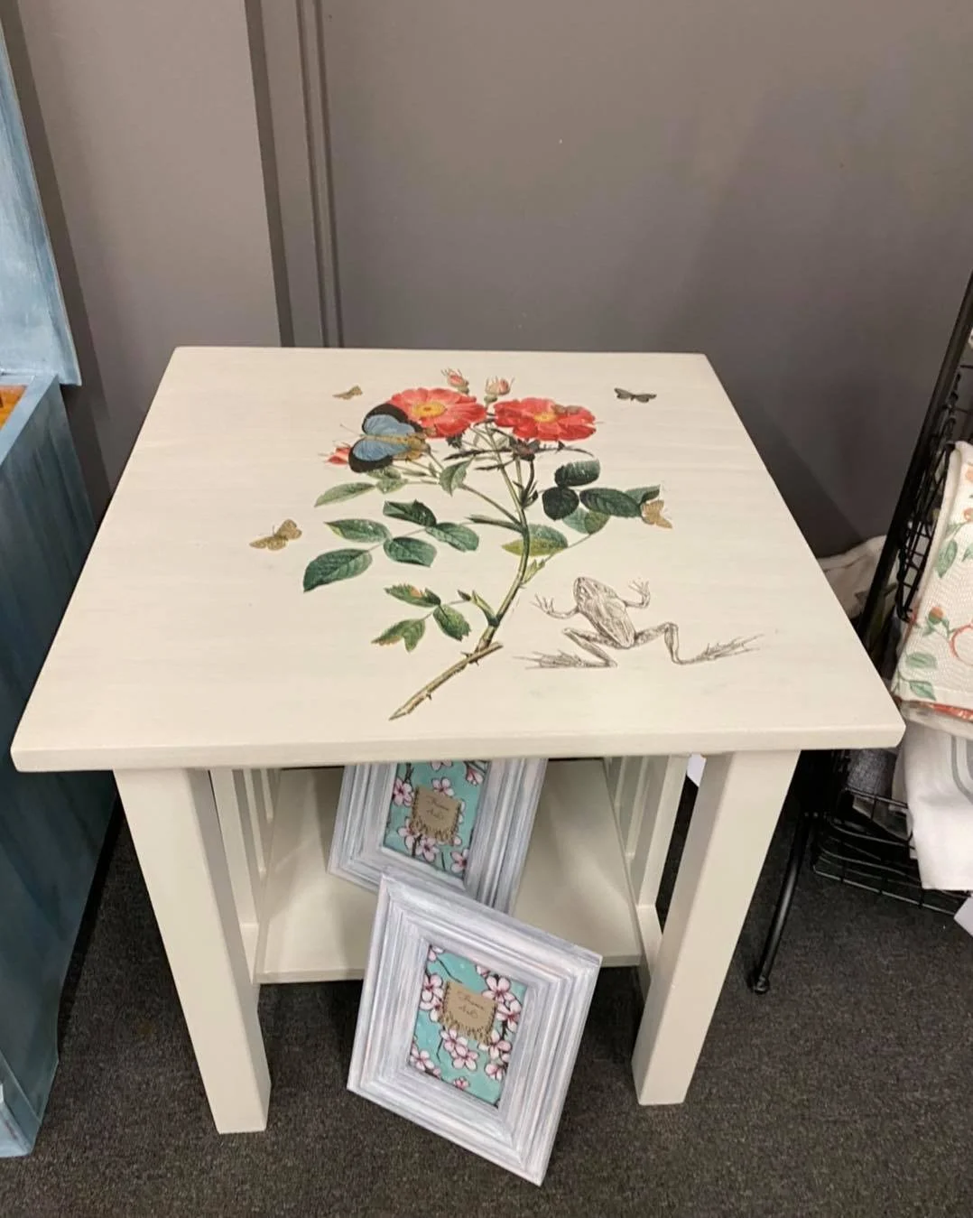 Cottage Core or Shabby Chic decor in Camillus, NY, Upstate New York, 