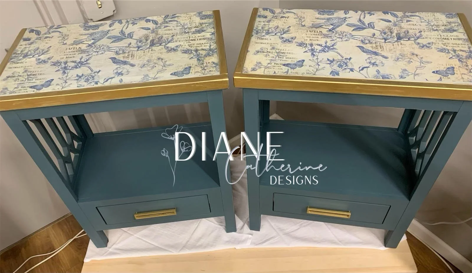 Accent Tables 
Gold Leaf Painted in Homestead Blue by Mineral Fusion.

Decoupaged with Matte Topcoat by Mineral Fusion. 