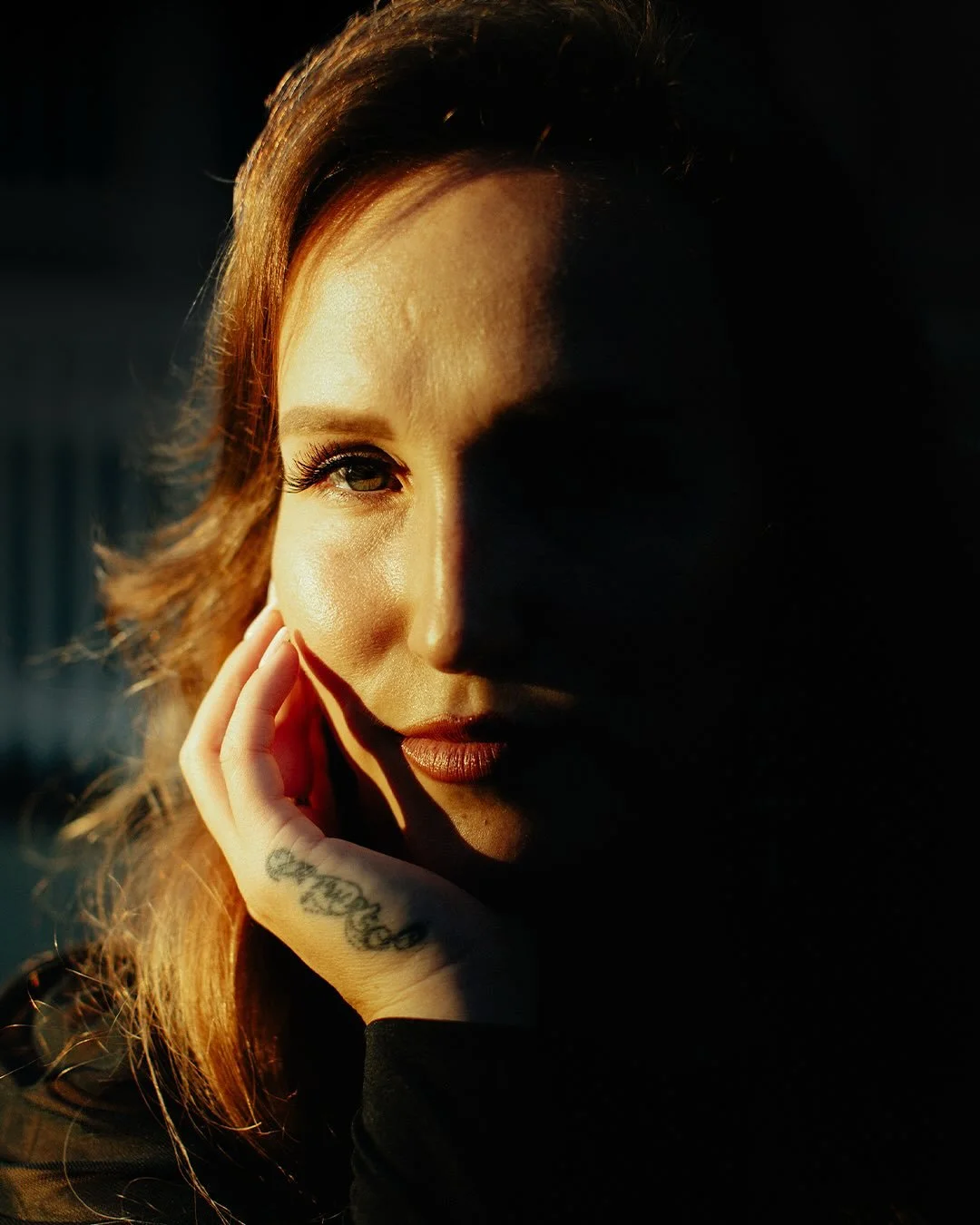 Between warmth and shadow.
______
Some of my favorites from a shoot with @savannahzaveriphotog, a fellow photographer and model.
🌞 As much as I enjoy pushing myself to shoot in daylight or overcast, that dance of light and dark during golden hour