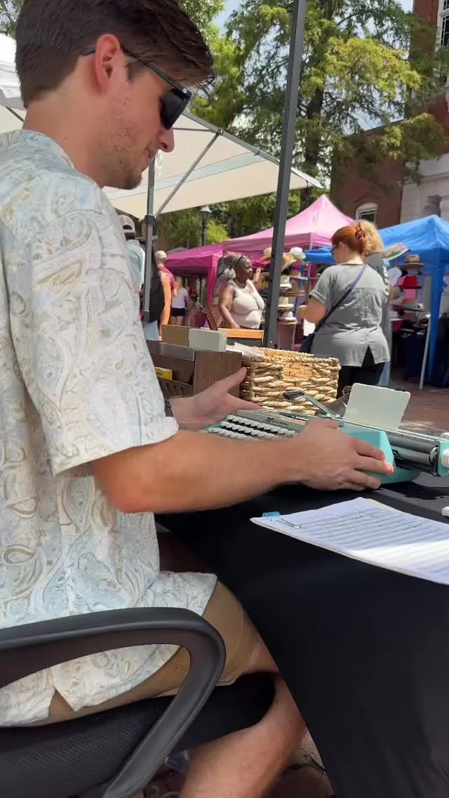 “Can you write me a poem about rain?”
If you’re interested in custom poetry, I’ll be at the Evans Market this Saturday again from 9am to 1pm!
🏷️ #custompoetry #streetpoetry #typewriterpoetry #poetryforstrangers
