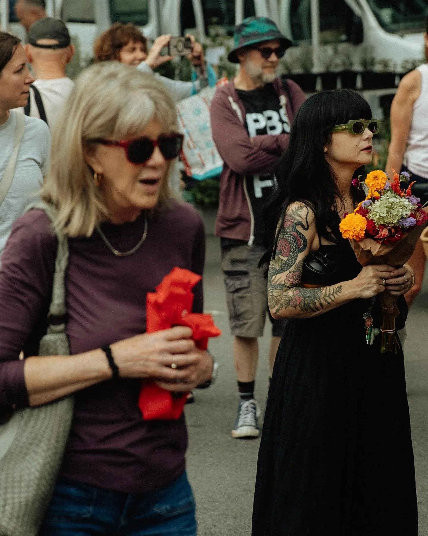 Strangers, flowers, and music.
Some street snaps from a lovely little farmer’s market in Asheville. I love people watching and capturing the details of market displays (it’s also fun to be on the other side sometimes). A few of these are