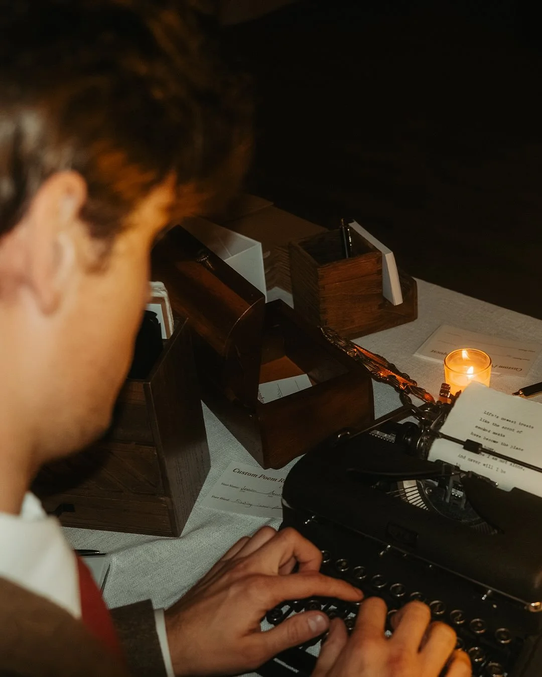 Custom poetry at the Biltmore wedding.

Perfect autumn weather, incredible displays, a stunning couple, and a sweet party of people made for the perfect wedding day to write over 60 custom poems for guests. An honor to be a part of.

Fun fact, I wrot