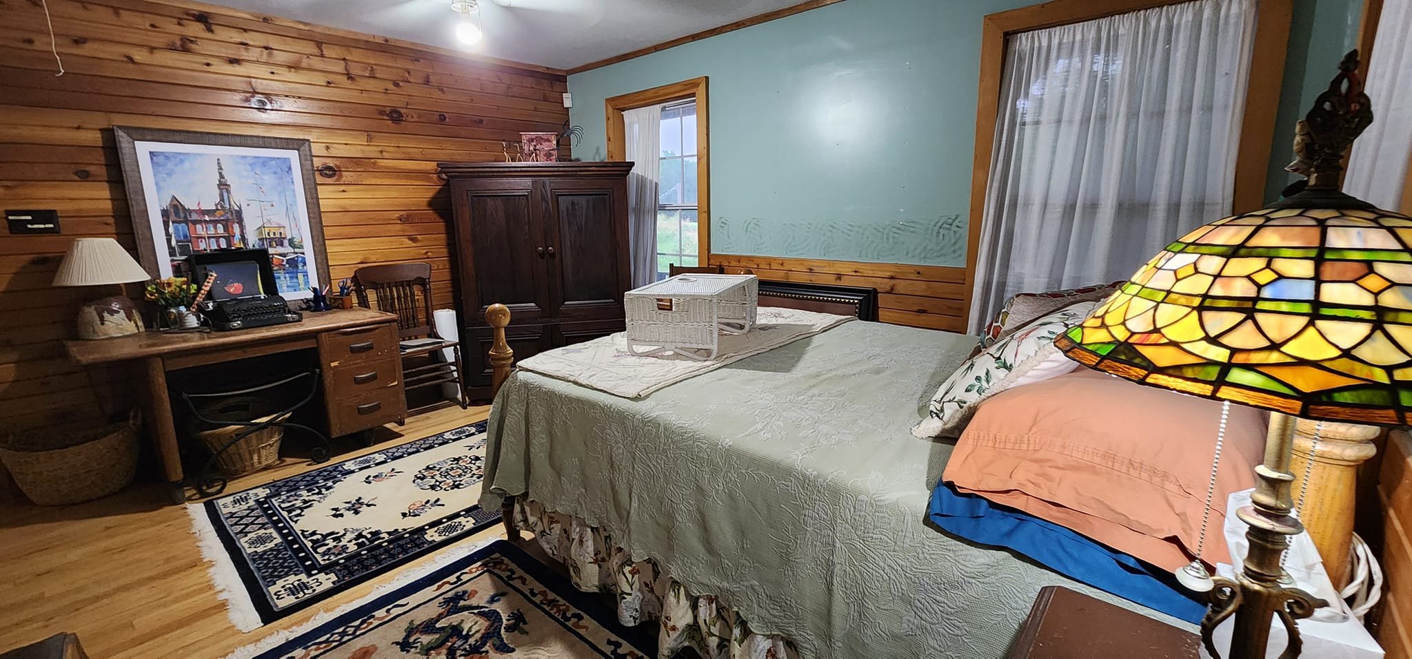 Bedroom and desk space
