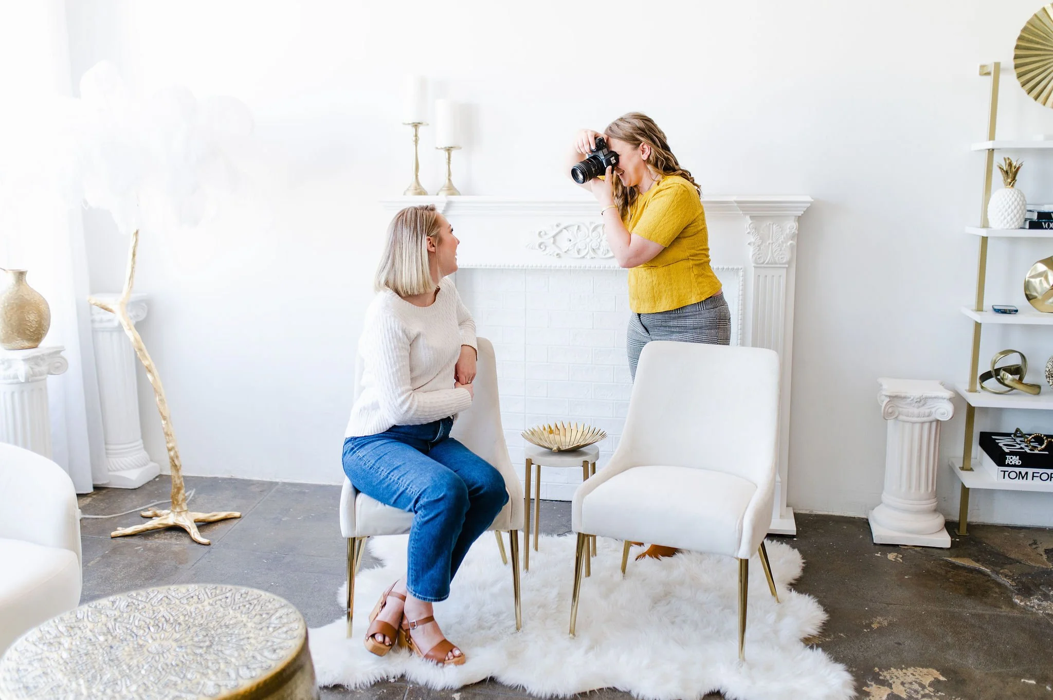 Brand photographer with client during a personal brand photoshoot session in Los Angeles