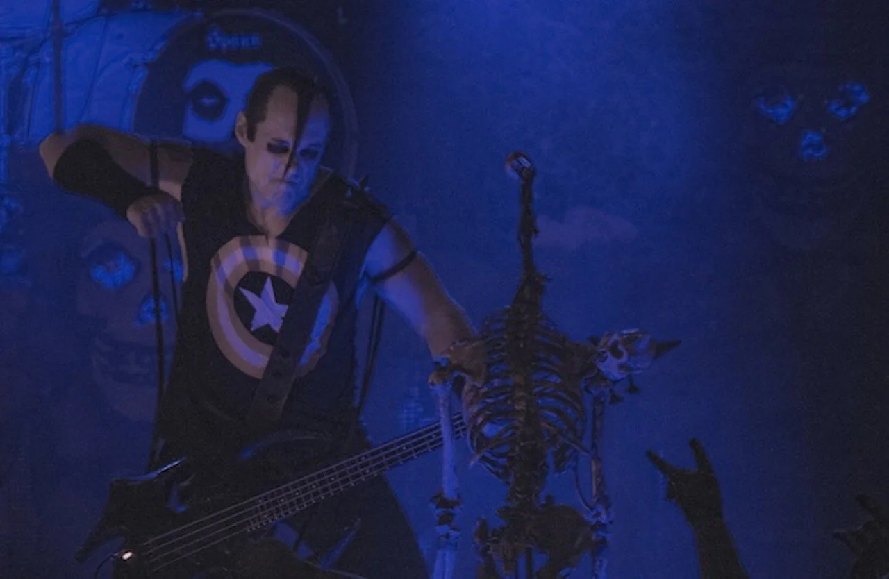 Misfits - https://www.orlandoweekly.com/orlando/scream-photos-from-misfits-and-the-attack-at-venue-578/Slideshow/30942933