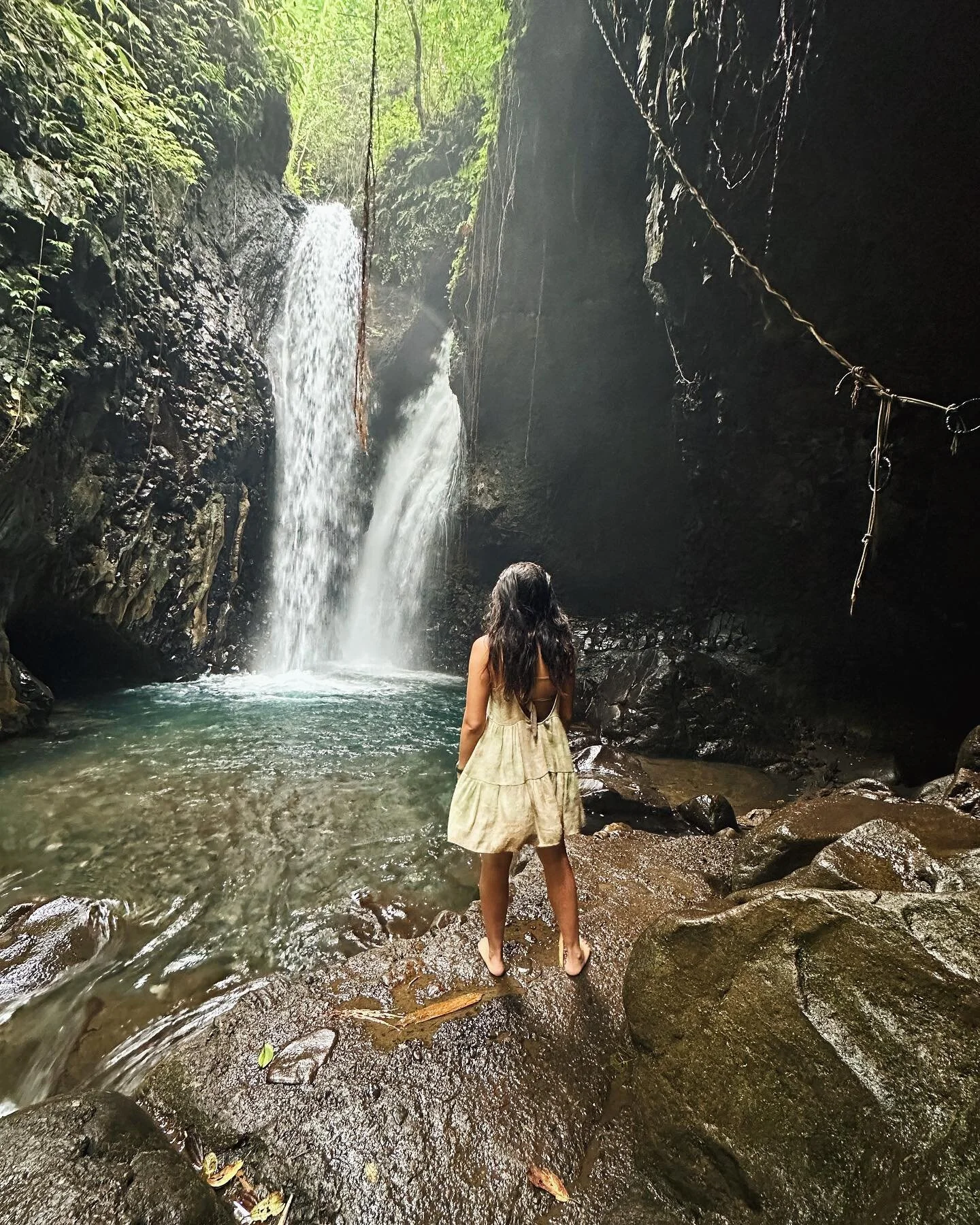 Nature is my temple ❤️&zwj;🔥🏝️⛰️🌊
.
.
.
#waterfalls #bali #balilivin #earth #naturephotography #travel  #travelphotography