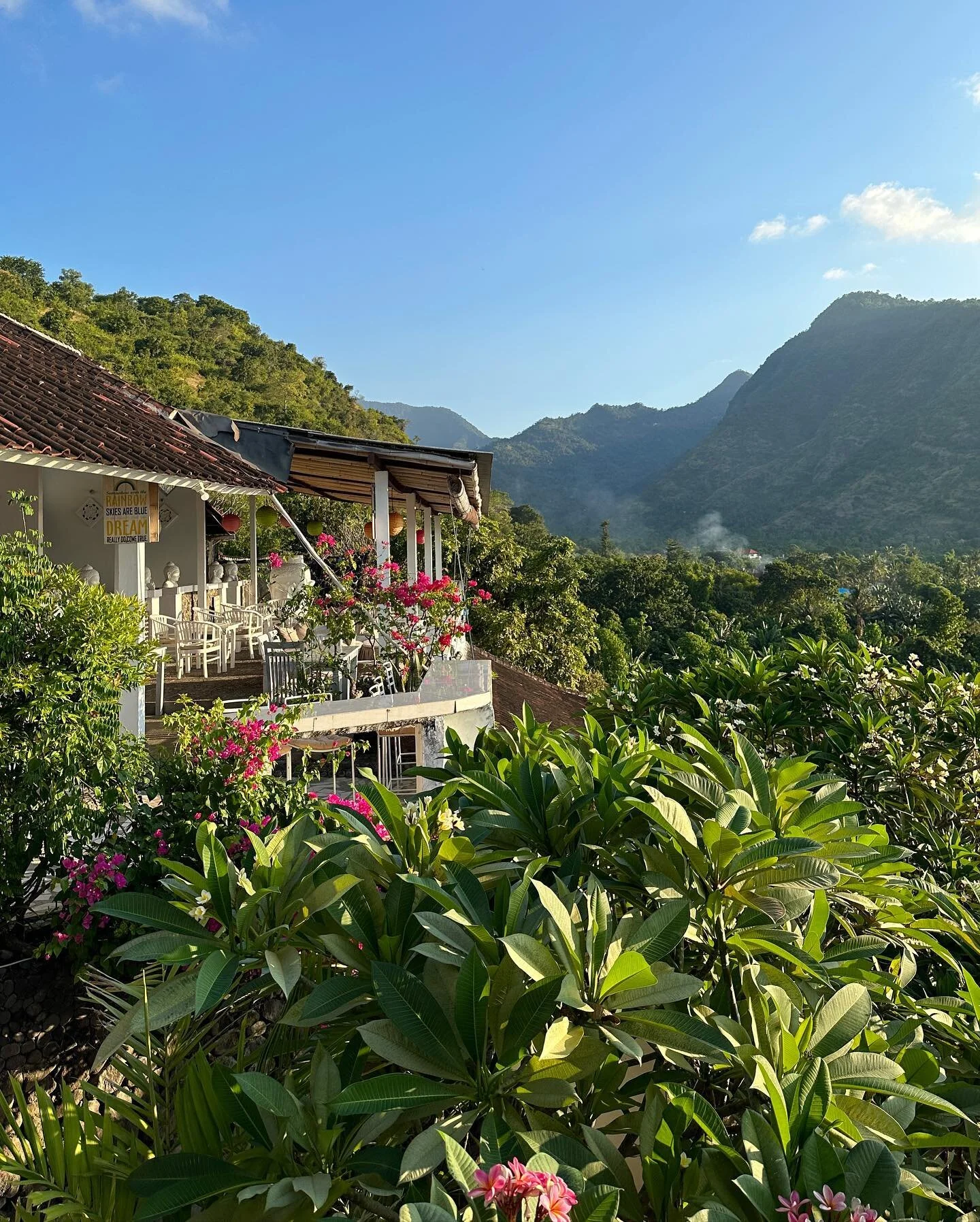 There are certain places in the world that exude pure energy, where you can relax and harmonize with everything around you effortlessly. For me, those places include Ibiza, Imsouane, Chefchehoeun, Ubud and Amed. ❤️&zwj;🔥❤️&zwj;🔥❤️&zwj;🔥