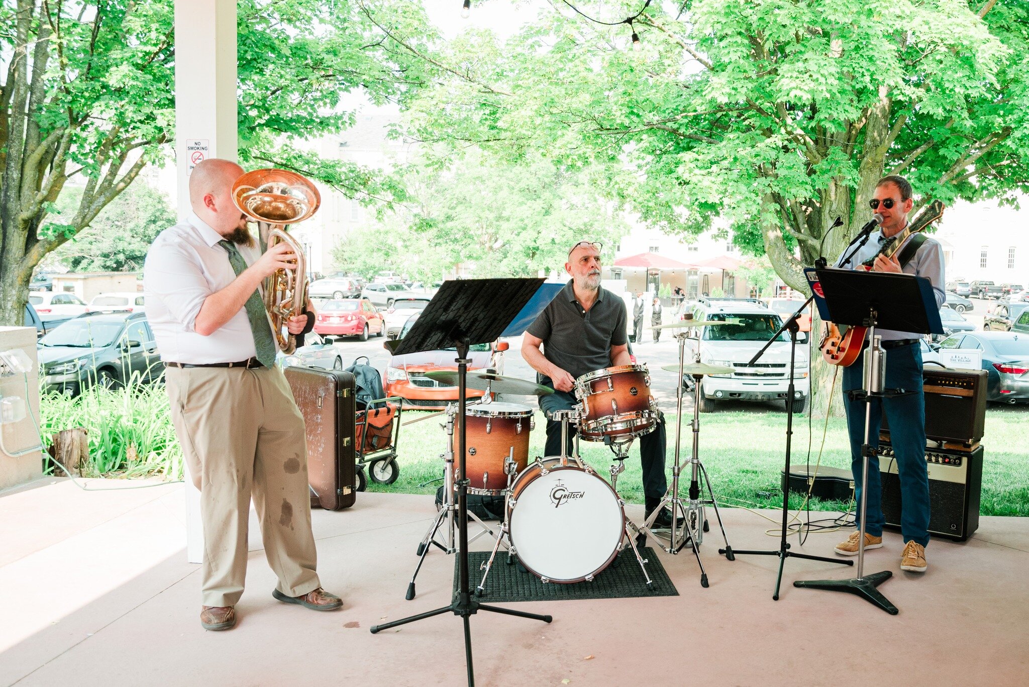 The Village Pavilion: a place for guests to mingle and champagne glasses to clink 🥂
📷 @marialewisphotography