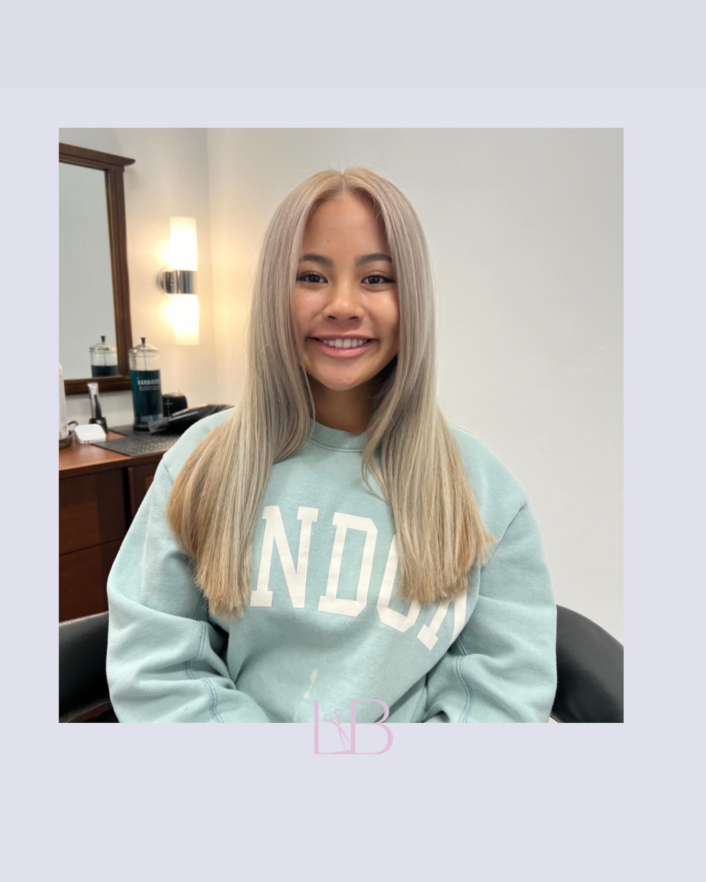 Blonding the beautiful Charlotte ⚡️✨⚡️#universitypark #dallasblonde #dallashairstylist #blondeshavemorefun #dimension #blondeshavemorefun #dallas #highlandpark #texas #lakewood #eastdallas #mstreets @wellahair @unite_hair