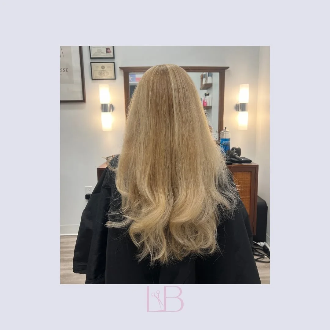 💇&zwj;♀️✨ Balayage Honey 🍯Blonding for the Holidays for Kendall 🎄Book your appointment today and experience the magic of Hair by Laurie-Beth! 💫💆&zwj;♀️ #DallasHair #longlayers #Texashair  #dallasblonde #HairInspiration #fallhair #balayage #dalla