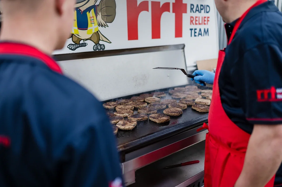 rapid-relief-team-burger-lunch_cpz.webp